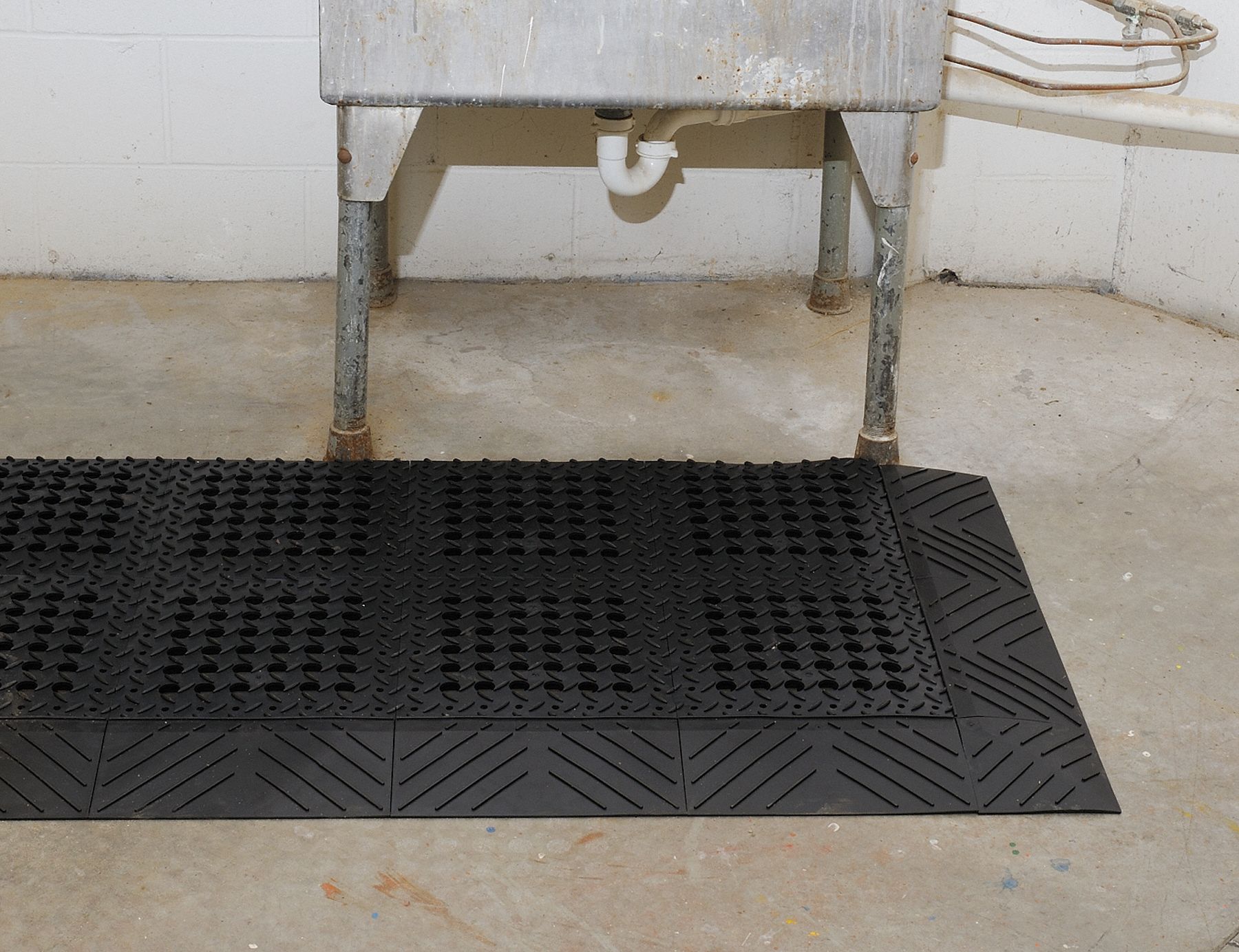 INTERLOCKING DRAINAGE MAT, 30 INX8 FT, 1 IN THICK, DIAMOND PLATE, BLK, VINYL, BEVELED