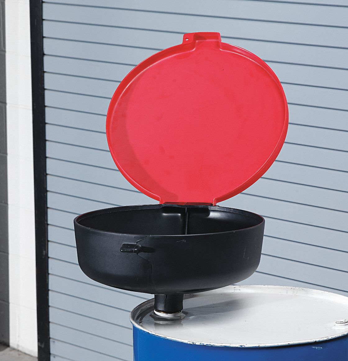 ULTRATECH Drum Funnel with Lid Brass/Polyethylene, 22 in Overall Dia