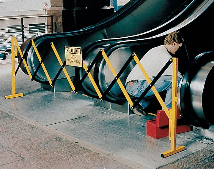 VERSAGUARD Portable Barricade, Expanding, Ylw/Blk 3UUD8VG1000