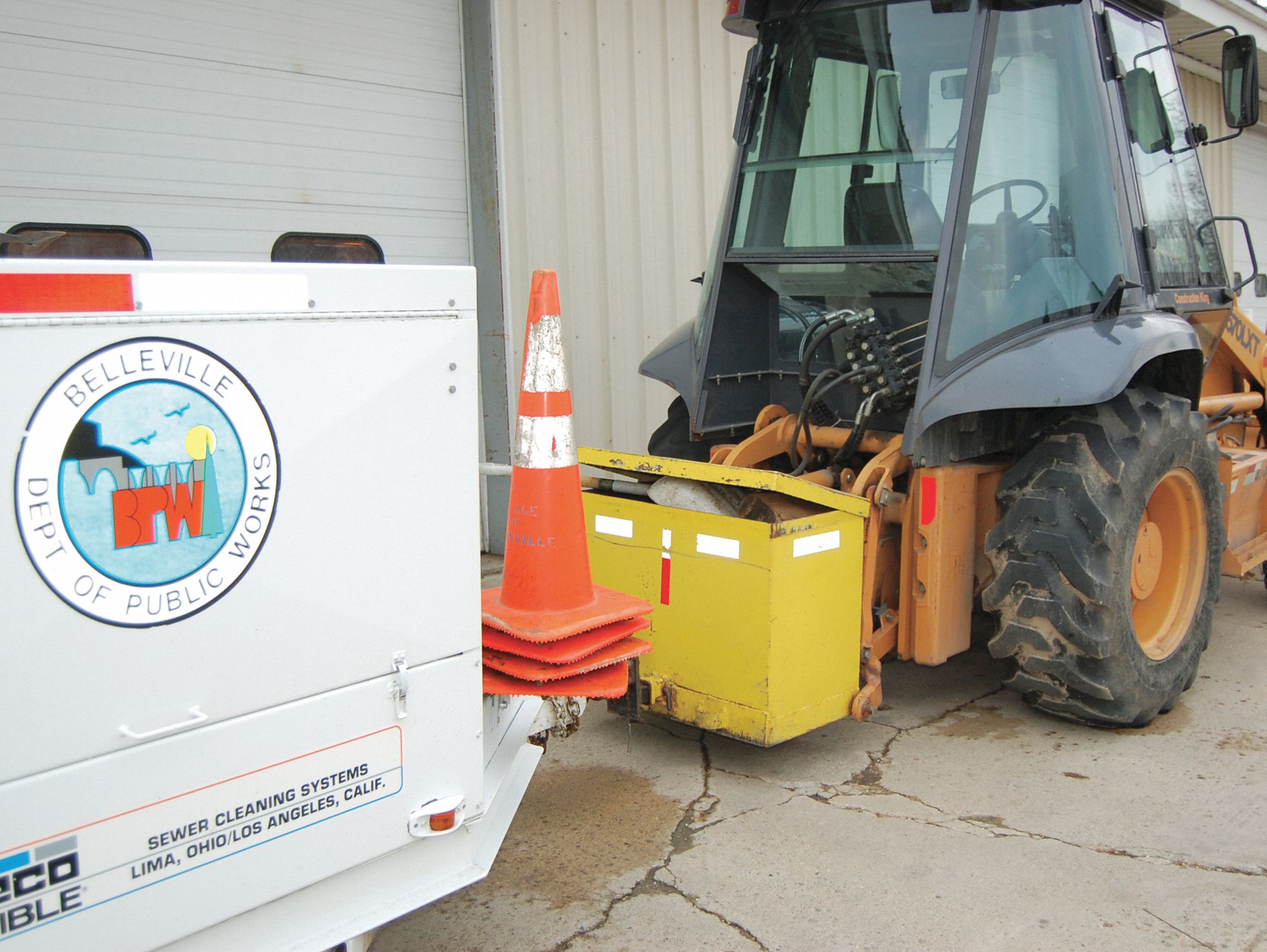 GRAINGER APPROVED Vertical Mount Cone Holder Silver, 6 7/8 in Lg, 2 1/