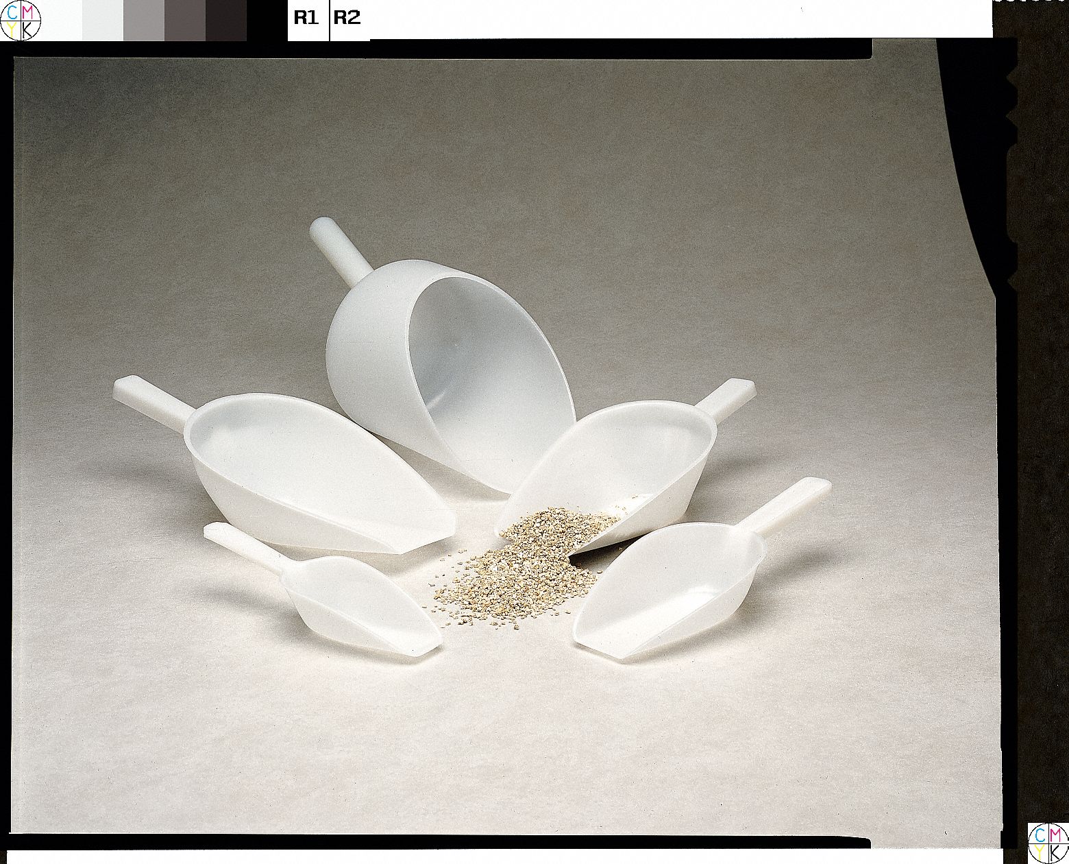 Scoop: Non-Sterile, HDPE, 1.25 L Capacity - mL, 42 1/4 fl oz Capacity - oz, 39.05 cm Overall Lg