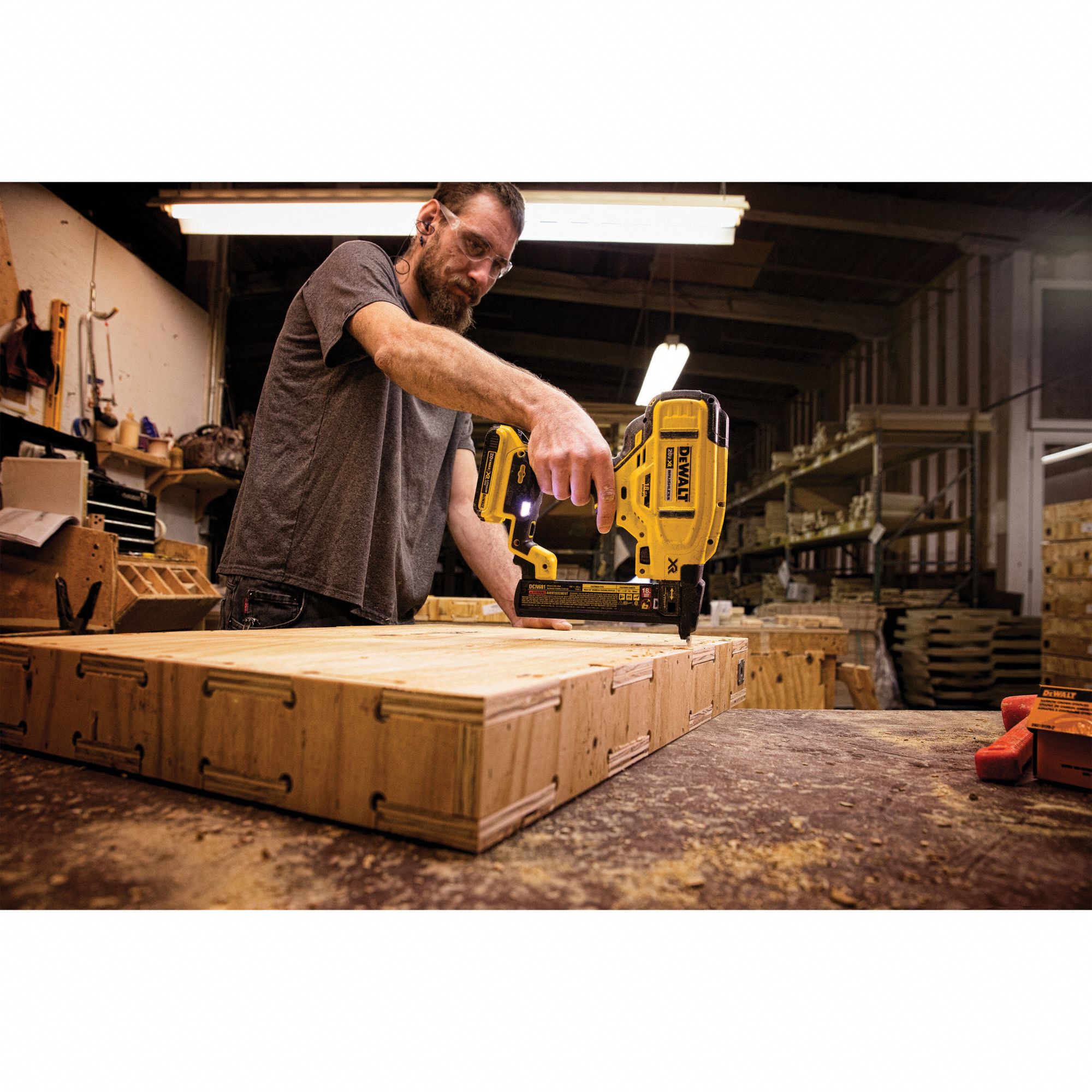 DEWALT Cordless, Staple Gun, 20V DC - 400A04|DCN681B - Grainger