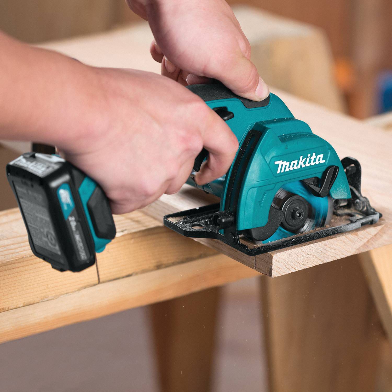 MAKITA Circular Saw Kit 3 3/8 in Blade Dia., Right, 1 in Max. Cutting