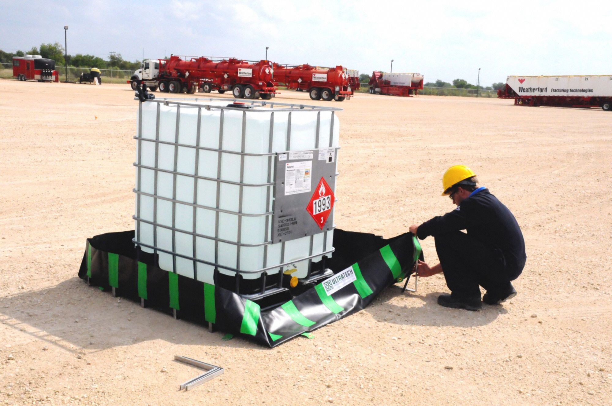 ULTRATECH Spill Containment Berm, Containment Berm, L Bracket, 2,244