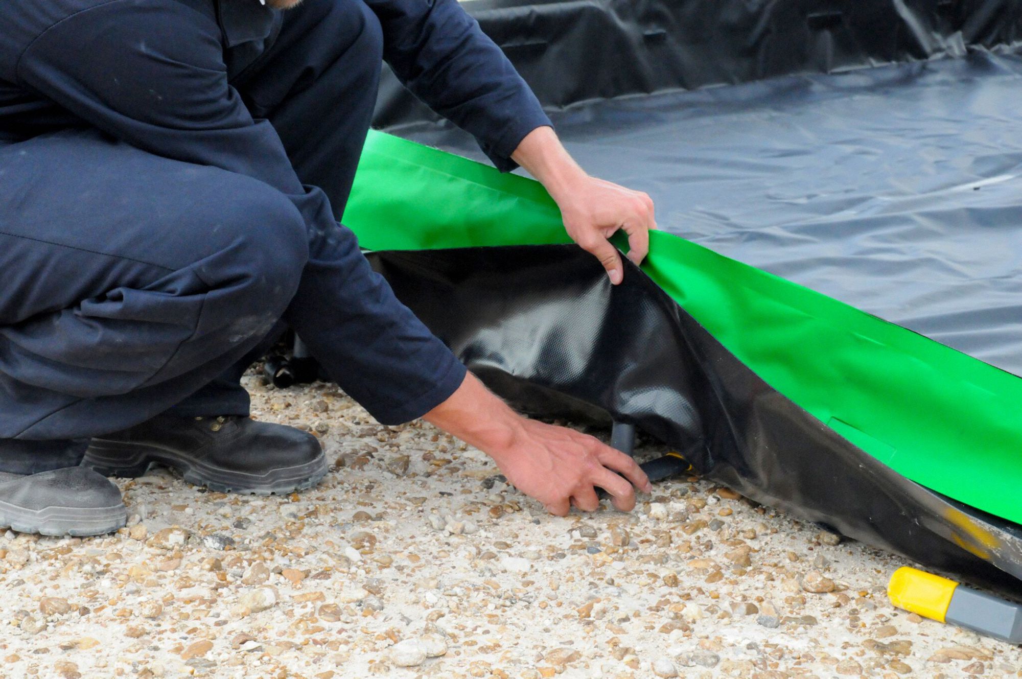 ULTRATECH Spill Containment Berm 12 ft W x 12 ft L, 1,077 gal Spill