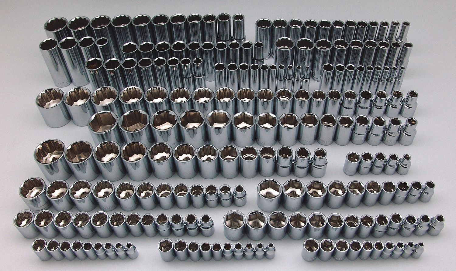 WESTWARD, 1/4 in_3/8 in_1/2 in Drive Size, 202 Pieces, Socket Set