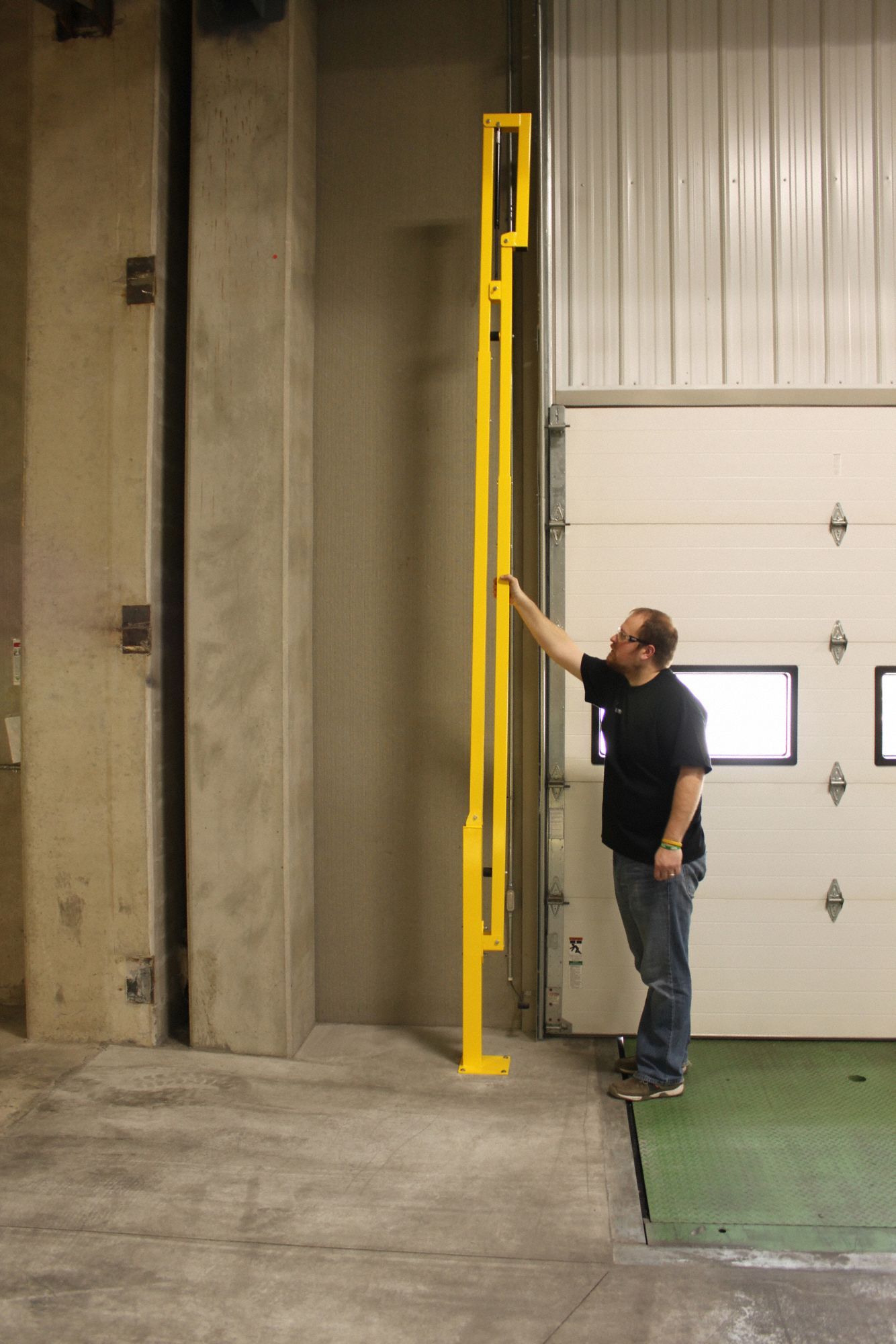 PS INDUSTRIES Single Opening Loading Dock Safety Gate: Manual, 132 in ...