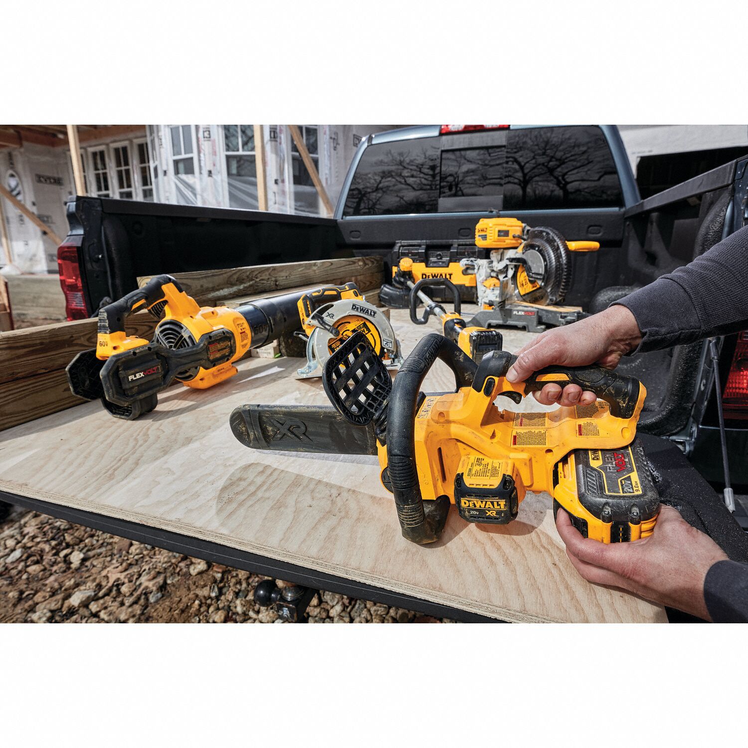 DEWALT Cordless Chain Saw Kit Battery Powered, 12 in Bar Lg 423K76