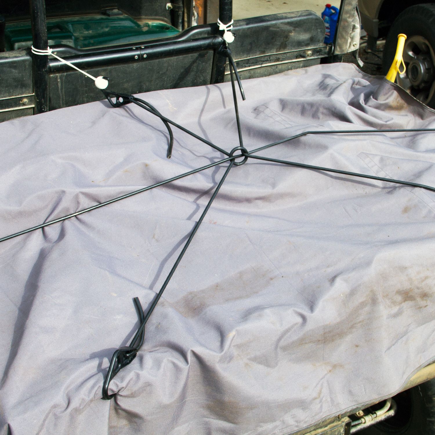 THE BETTER BUNGEE Black Polyurethane Bungee Cord with Adjustable Hooks