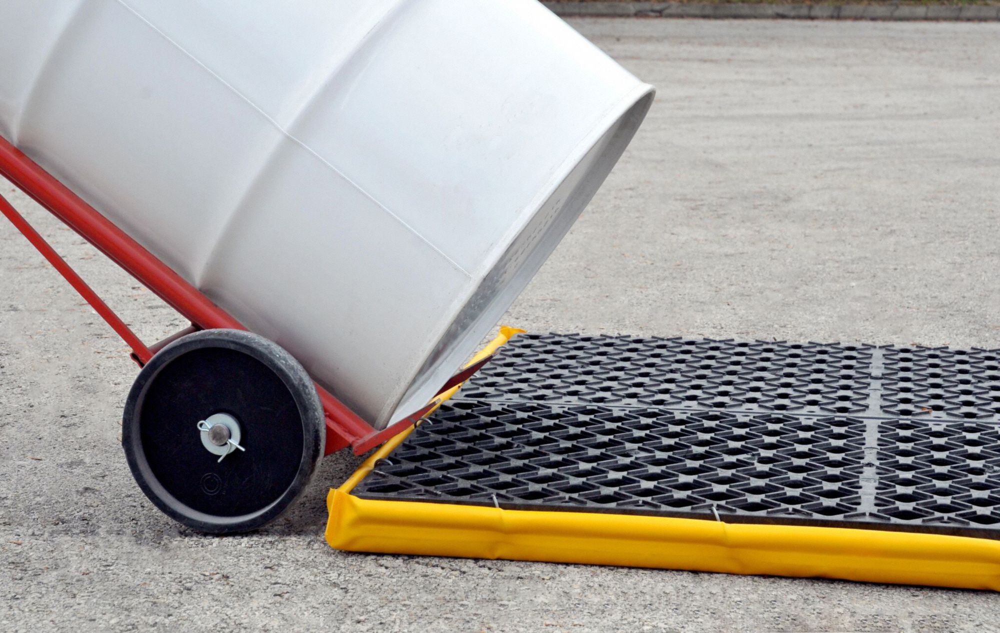 ULTRATECH Flexible Sidewall Spill Deck, 77 gal Spill Capacity, 1500 lbs