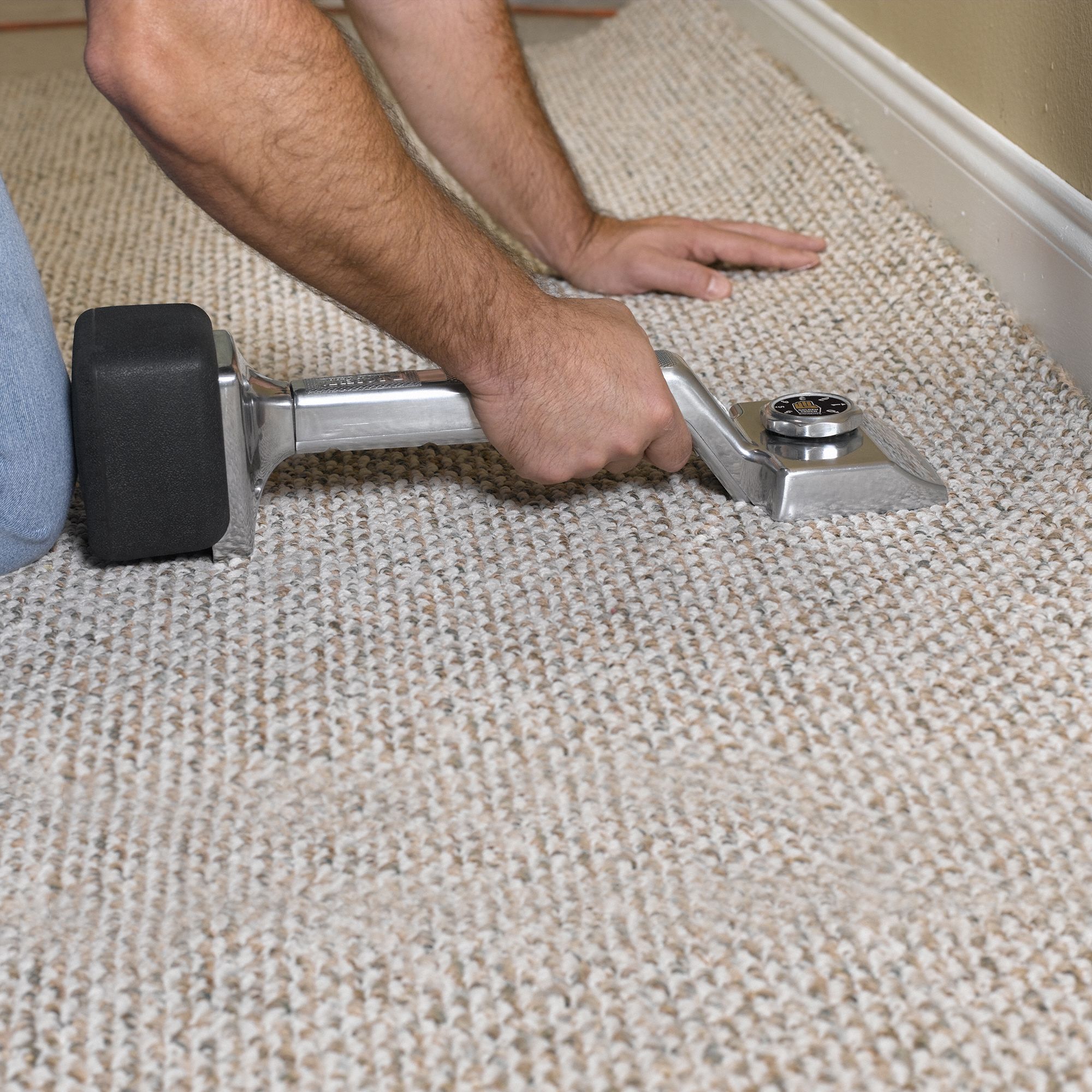 ROBERTS Carpet Knee Kicker, 181/2 to 221/2 in 43Z120102000GT