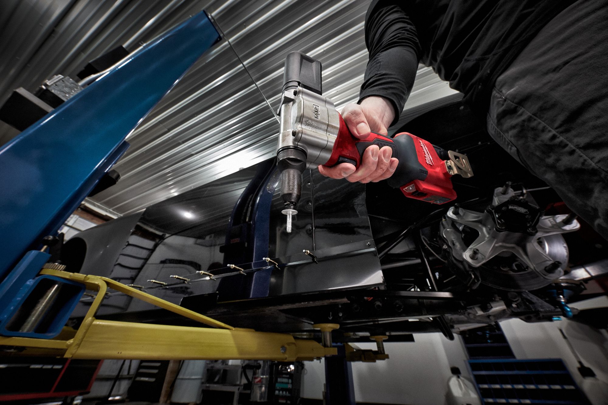 MILWAUKEE Rivet Tool 1 1/2 in Stroke Lg, 2,000 lb Pulling Force, 1/8