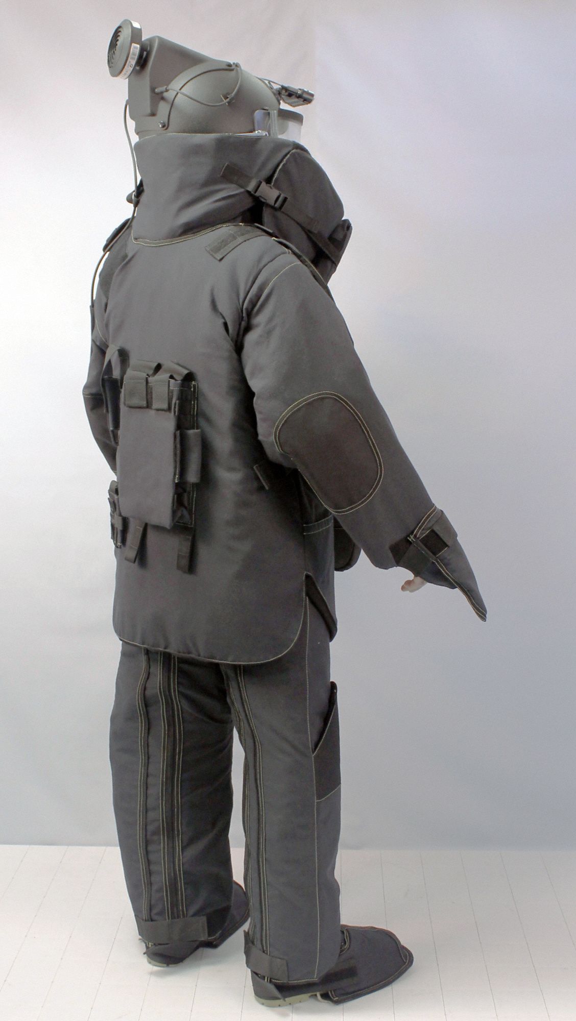 UNITED SHIELD Excel Bomb Suit, XL, Black 45DK25OLYMPIAEXCELEOD