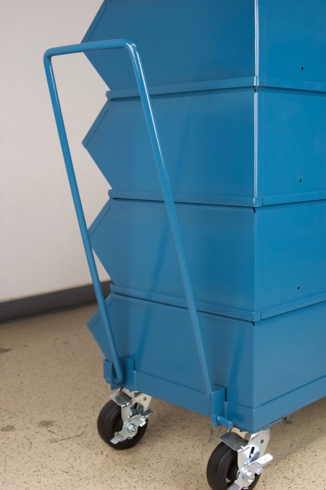 STACKBIN Sectional Stacking Bin Unit 37 in x 5 3/8 in x 40 in, Caster