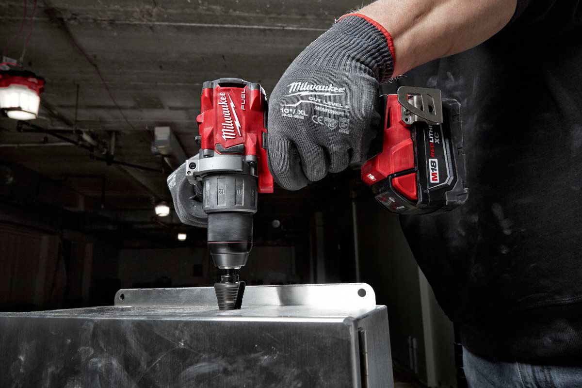 MILWAUKEE Cordless Hammer Drill 18V DC, Compact Premium, 1/2 in Chuck