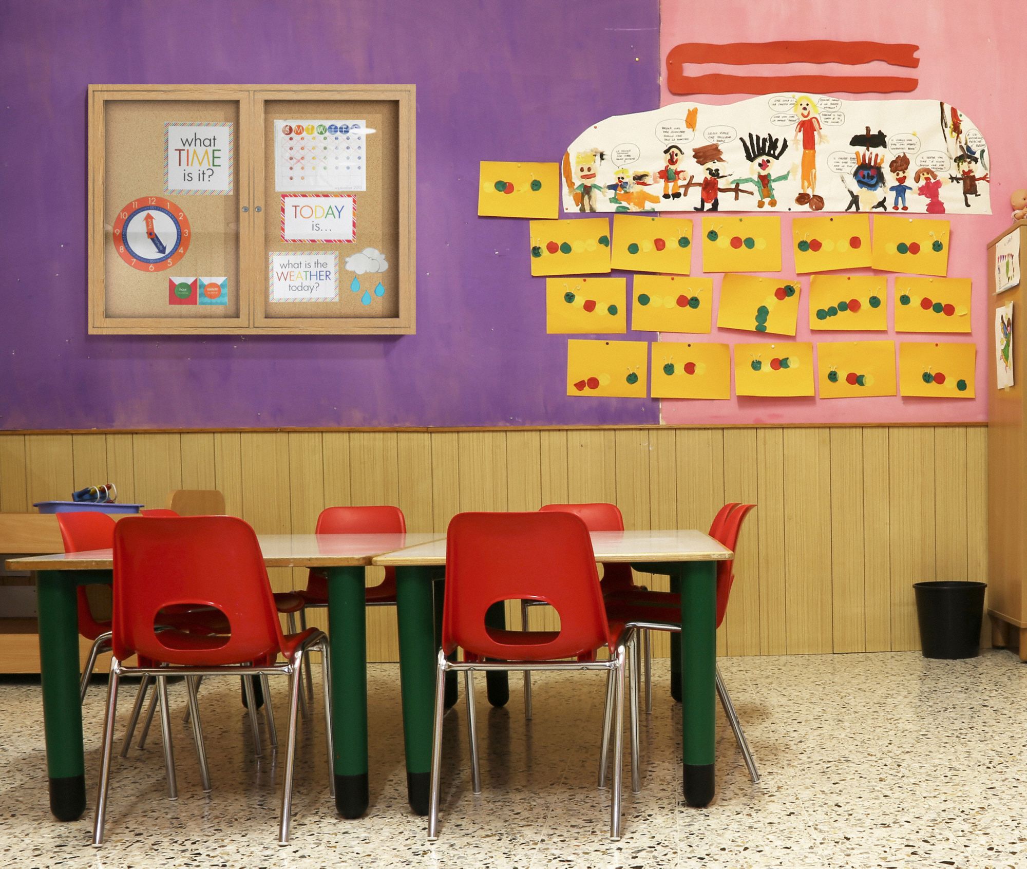 GHENT Enclosed Bulletin Board Cork, 48 in Wd, 36 in Ht, (2) Keys/Locks