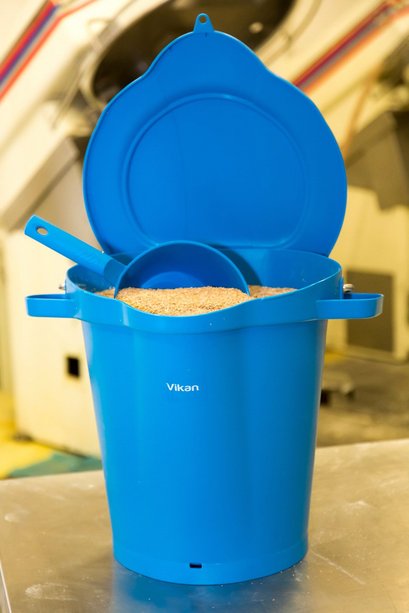 VIKAN Hygienic Pail 5 gal Bucket Capacity, Polypropylene, Blue