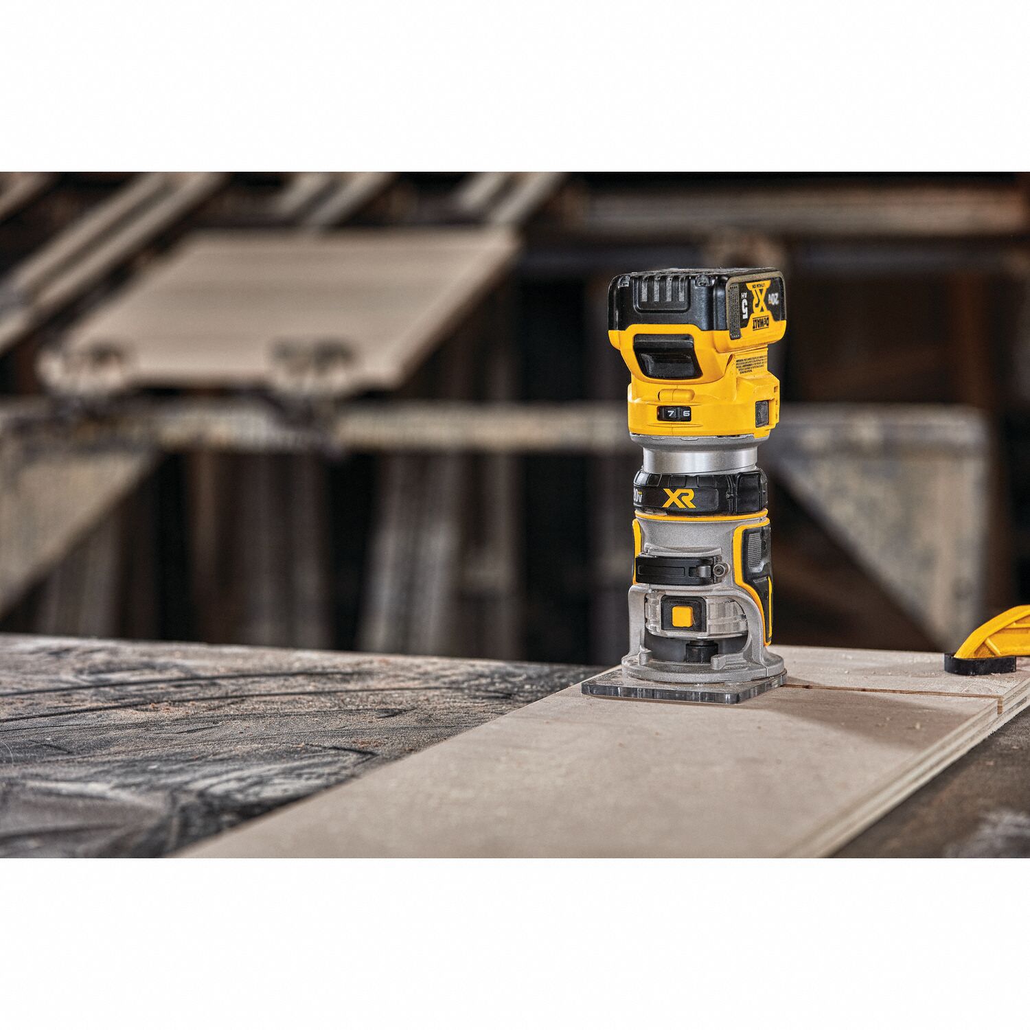 DEWALT Cordless Compact Router 20V MAX*, Bare Tool, Fixed Base, 1.25 hp, 25,500 RPM, 1/4 in