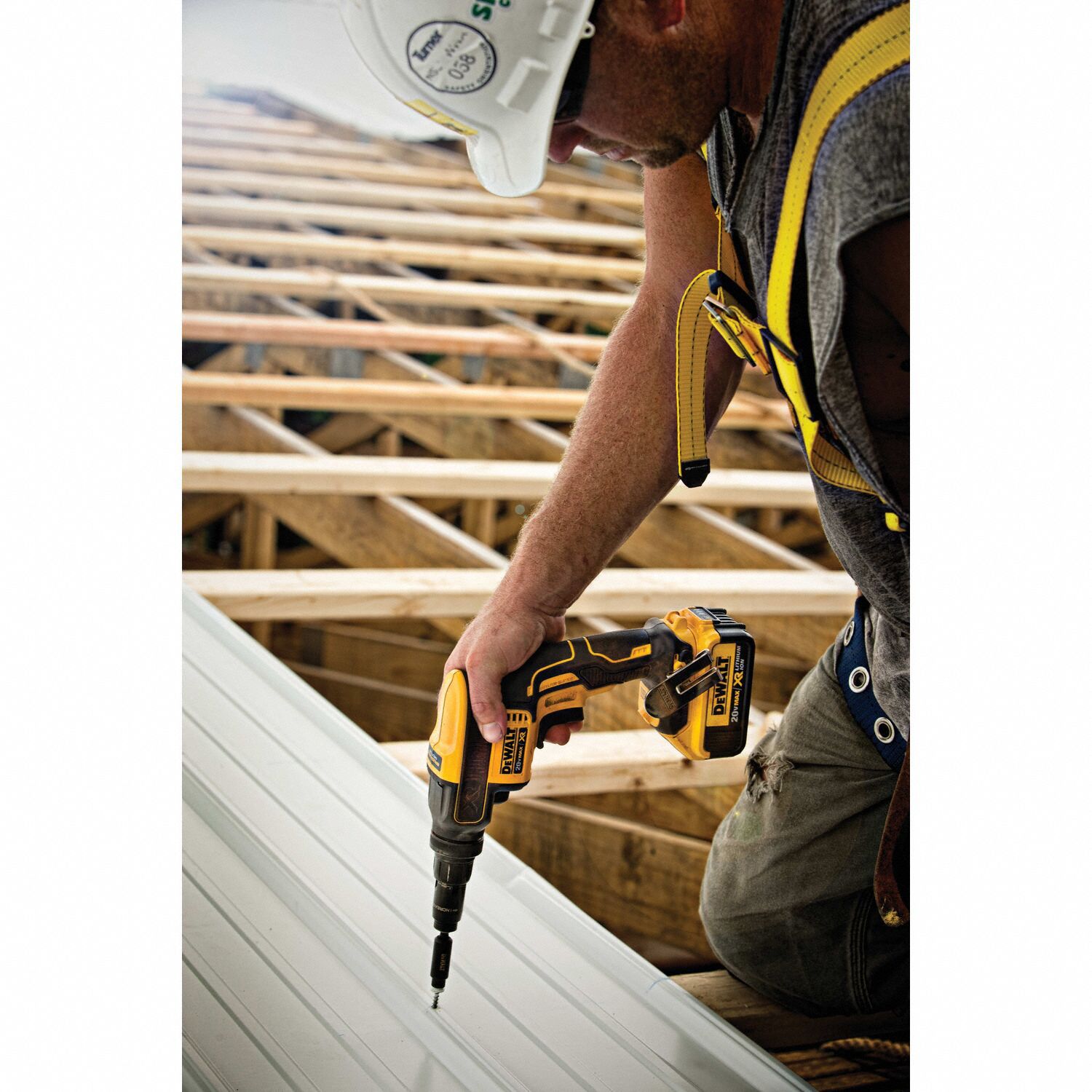 DEWALT Screw Gun Kit, Cordless, 1/4 in Hex Drive Size, 2,000 RPM 49AY01DCF622M2 Grainger