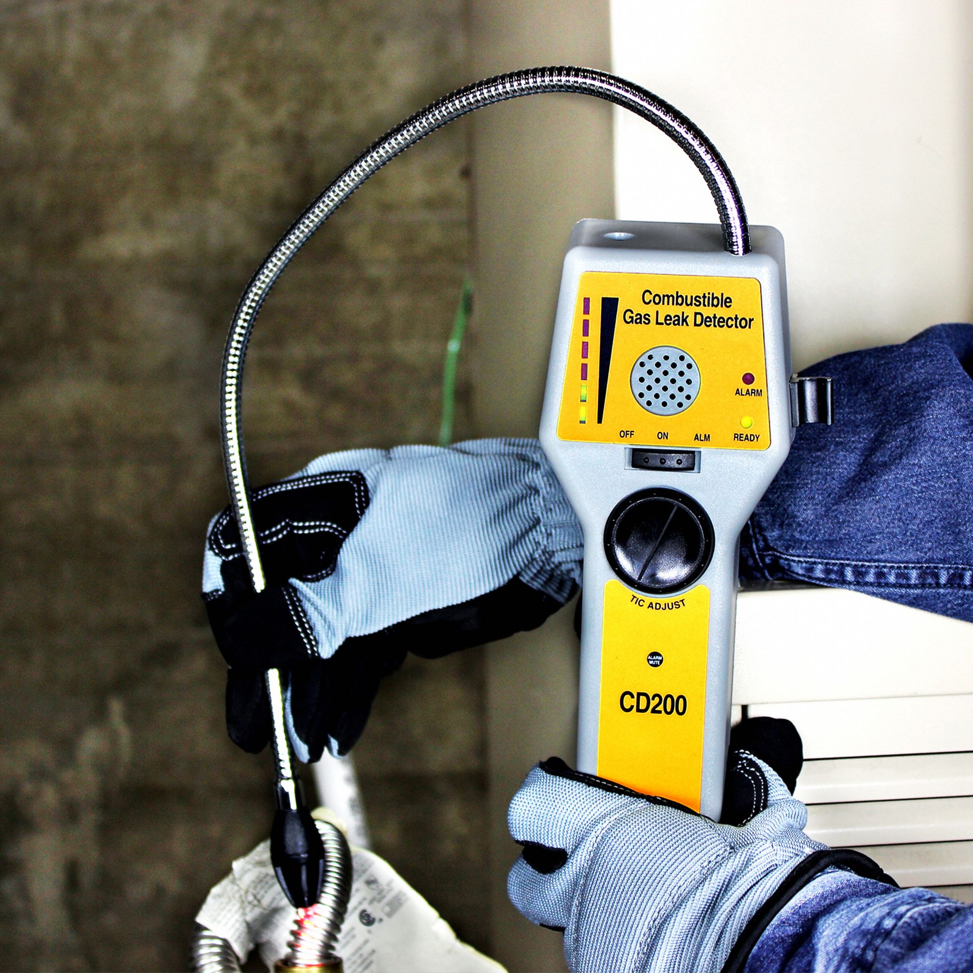 UEI TEST INSTRUMENTS Gas Leak Detector, (4) AA Battery 49CK93CD200N