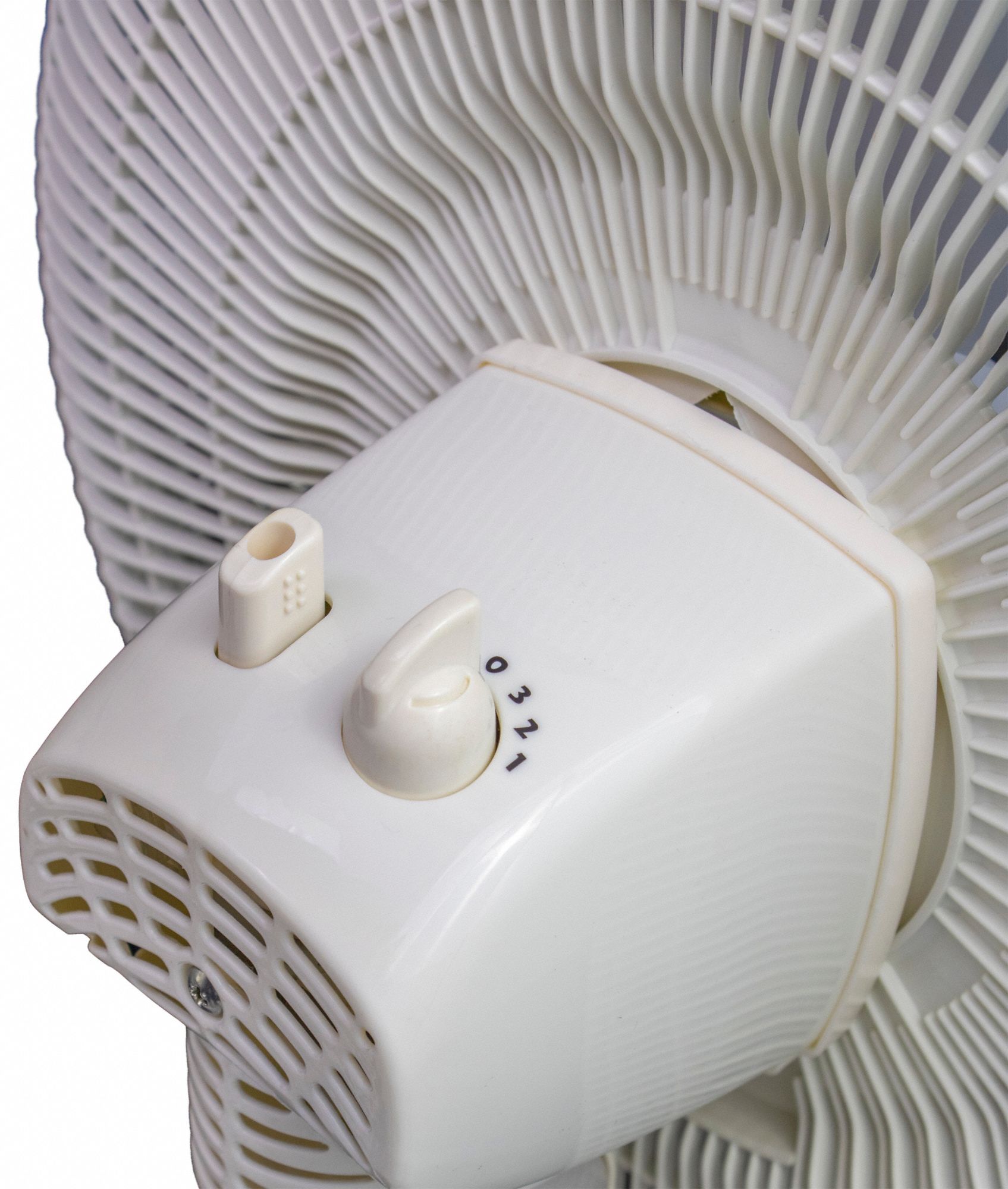 AIR KING Pedestal Fan 16 in Blade Dia, 3 Speeds, 1220/1420/1580 cfm