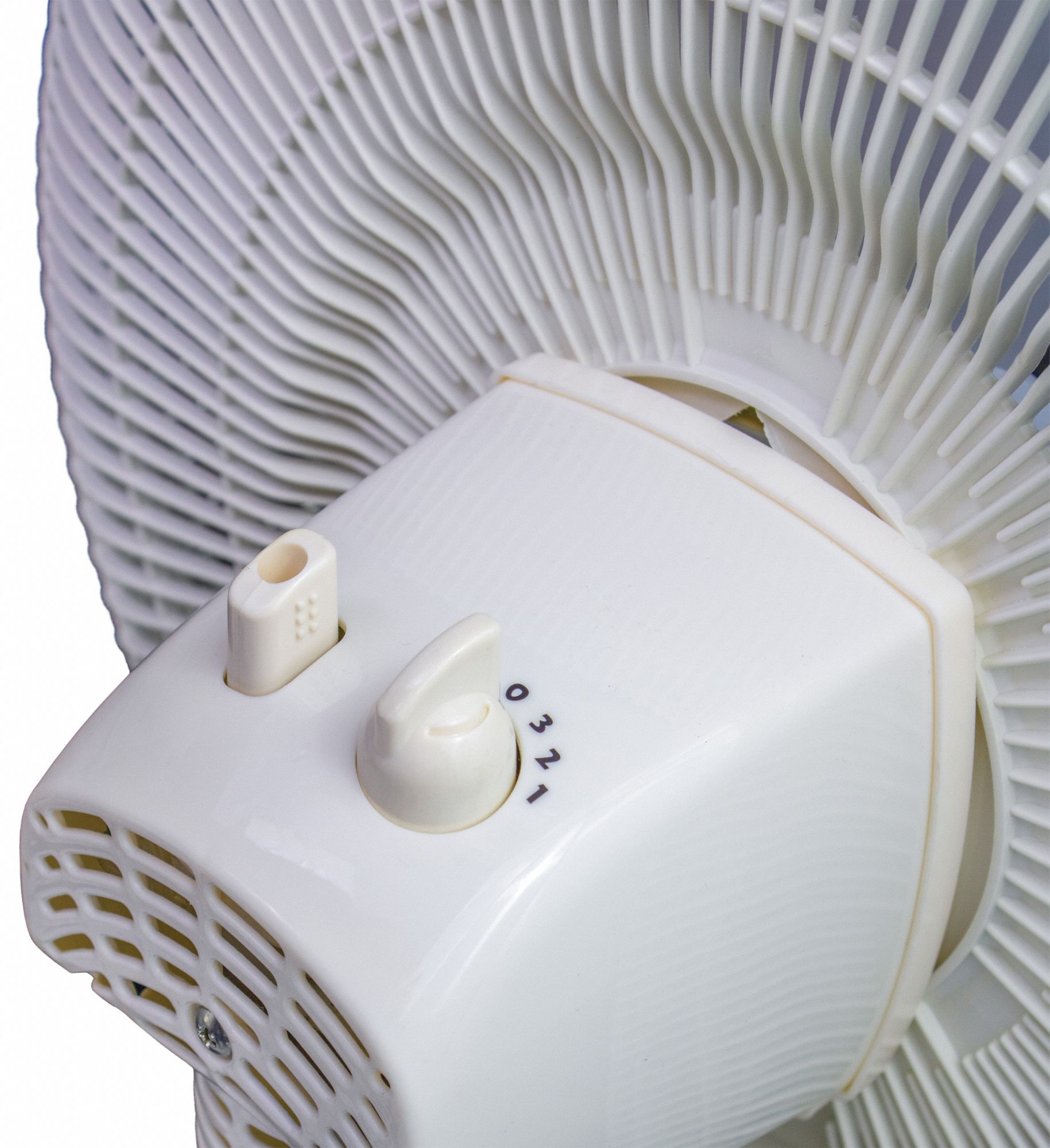 AIR KING 18 in Pedestal Fan, Oscillating, 120V AC, Number of Speeds 3