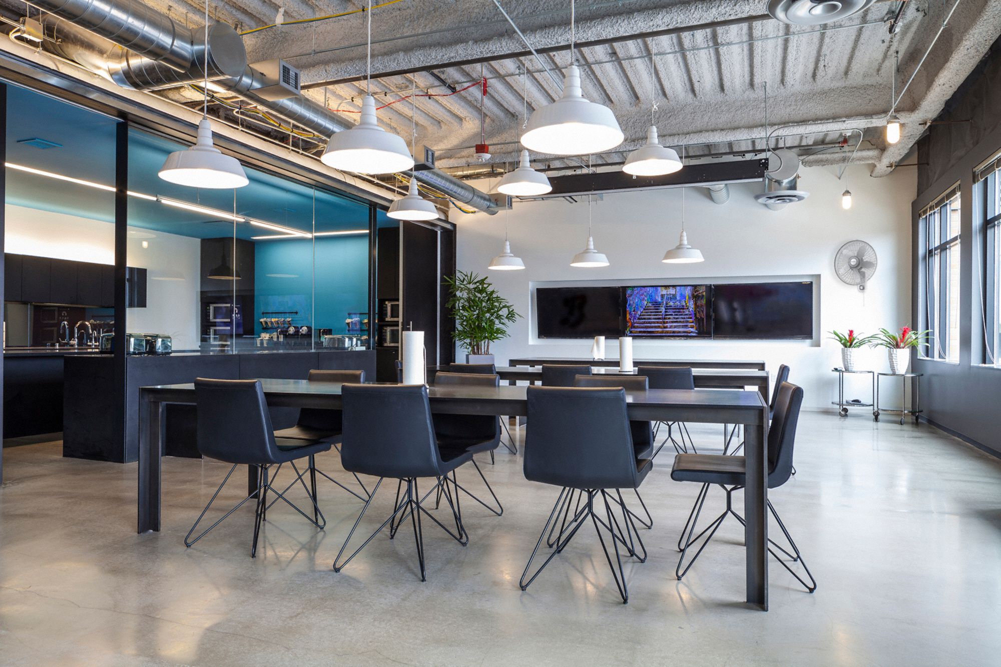 AIR KING Wall Mount Fan 18 in Blade Dia, Oscillating, 3 Speeds, 1170