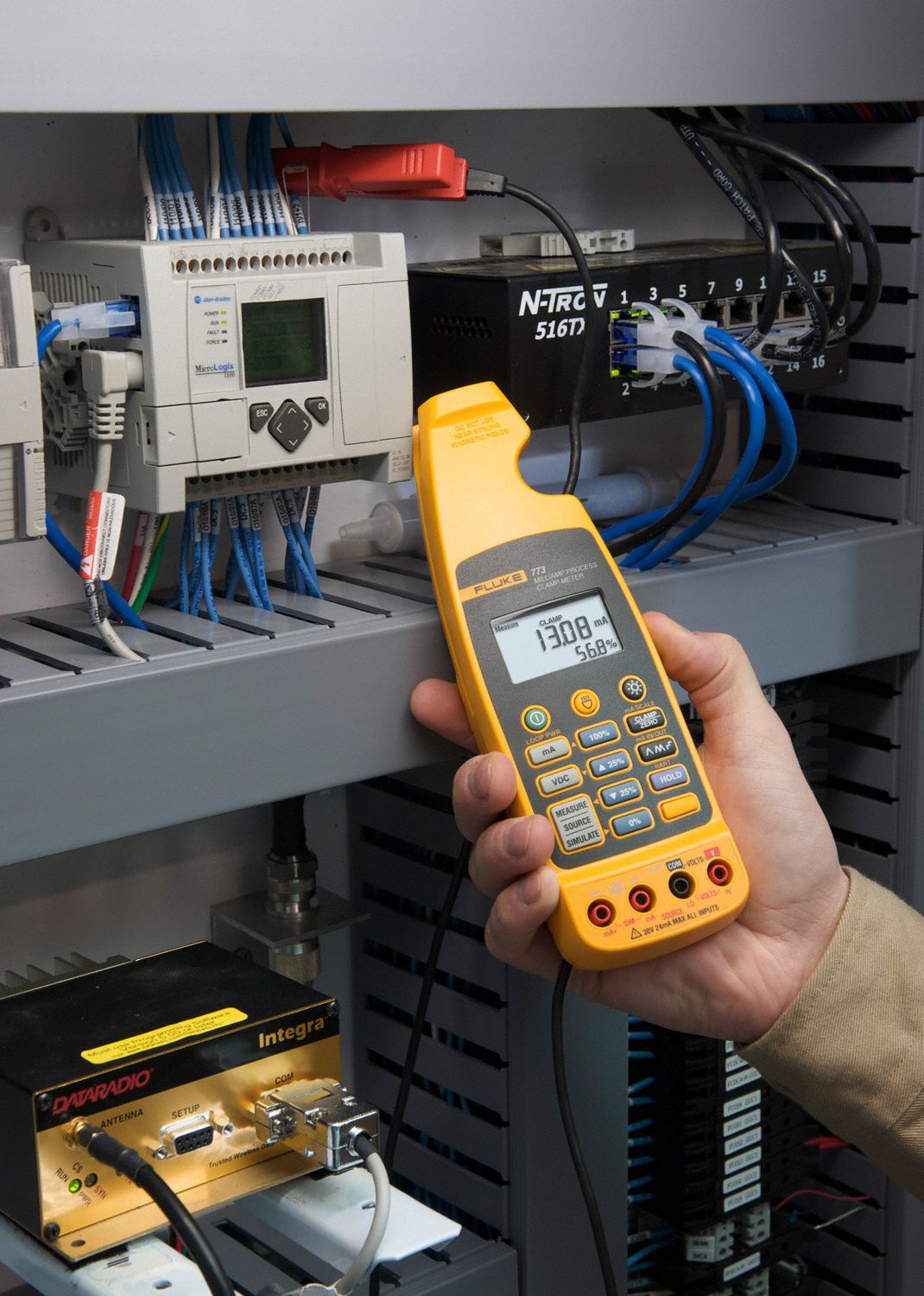 FLUKE Clamp On Digital Clamp Meter, 14° to 122°F Temp. Range, 0.2 in (5 mm) Jaw Capacity 4FFG7