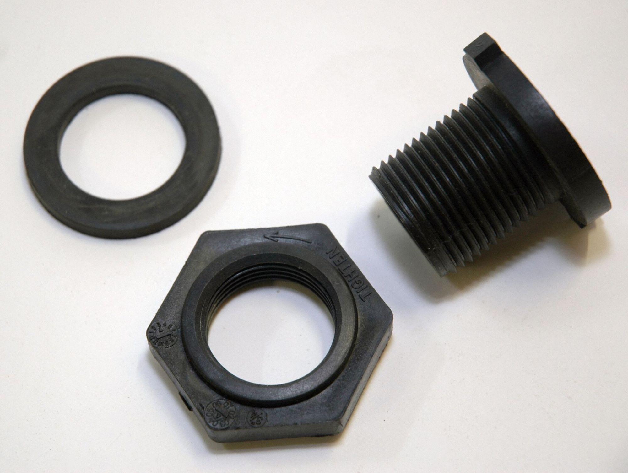 ULTRATECH Bulkhead Fitting, Polyethylene, Black, 2.5 in x 2.5 in x 2.5