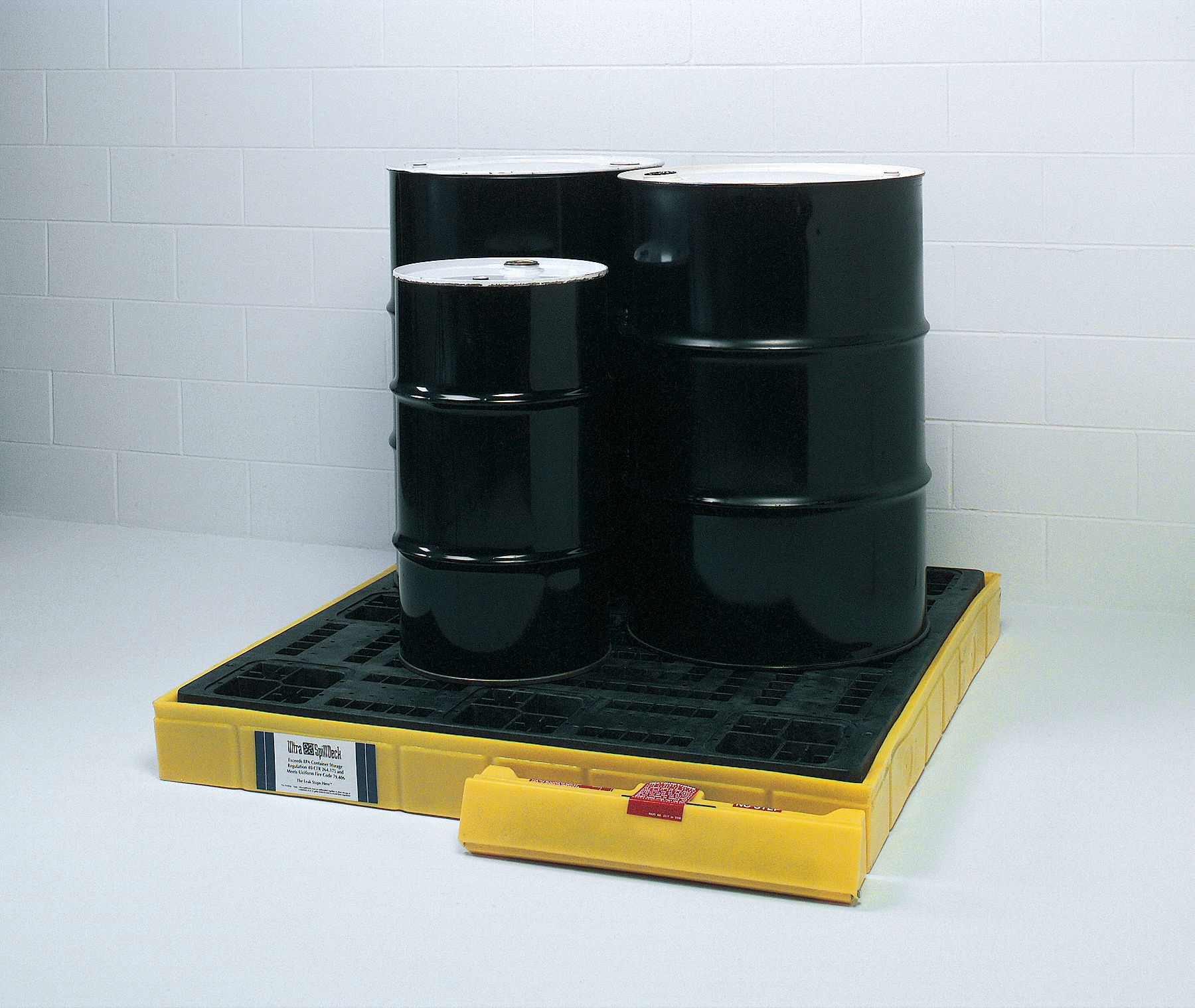 ULTRATECH Spill Containment Pallets, Uncovered, 110 gal Spill Capacity