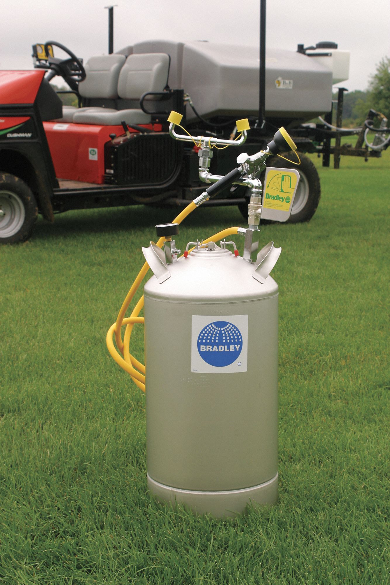 BRADLEY Pressurized Portable Eyewash Pressurized, 10 gal Cap, Eyes