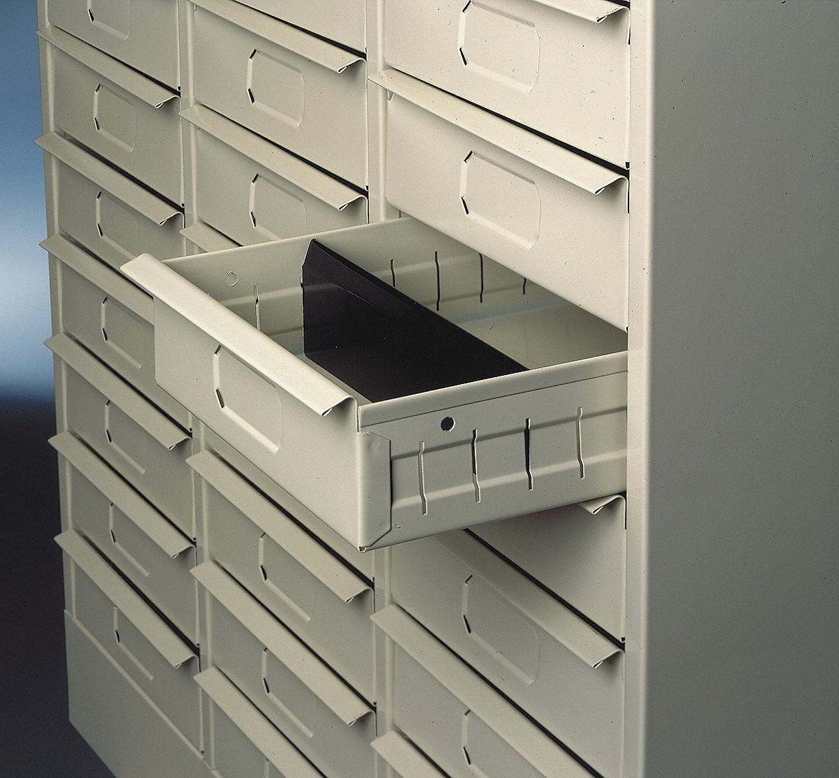 4YTE7 - Dividers For 30 Drawer Blk PK30