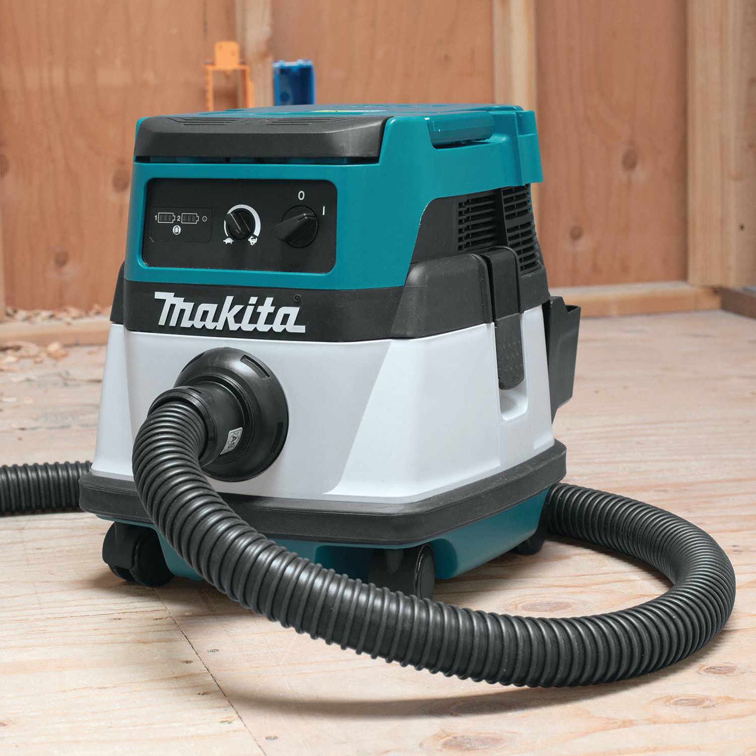 MAKITA Portable Shop Vacuum 2.1 gal Tank Size, Plastic, 1 1/2 in Vacuum Hose Dia., Corded