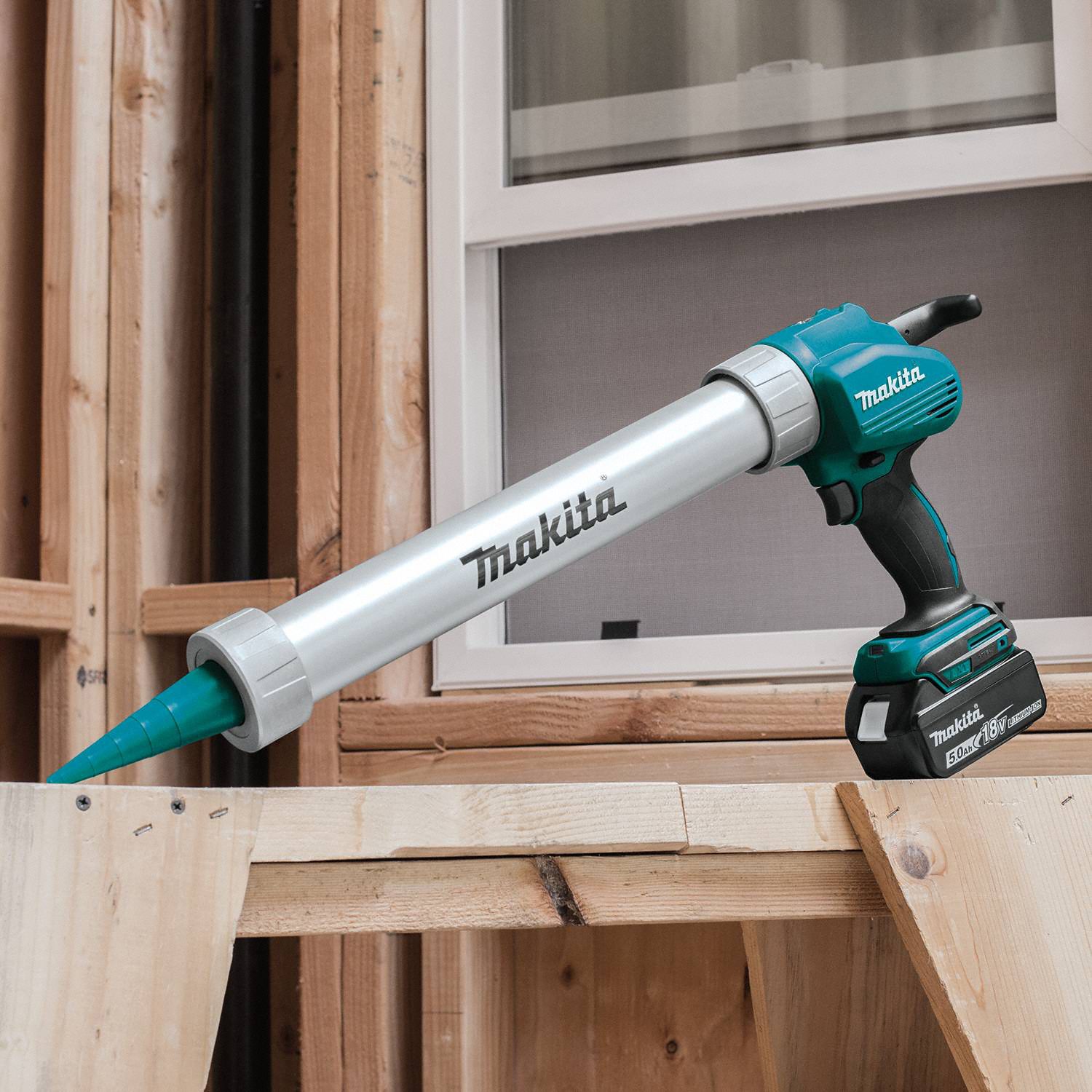 MAKITA Cordless Caulk Gun, 18.0 V V, Battery Included, 20 oz Capacity