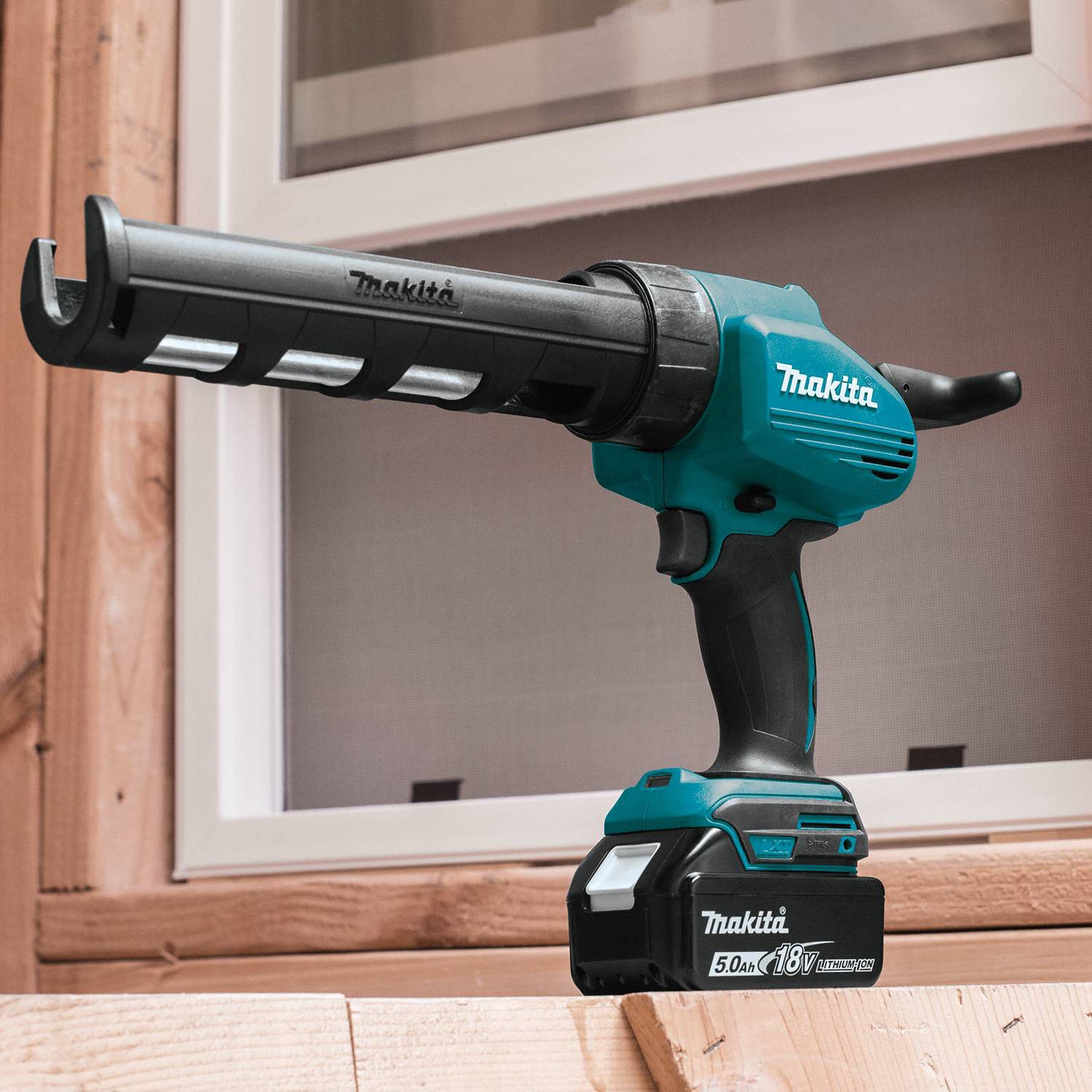 MAKITA Cordless Caulk Gun, 18.0 V V, Battery Included, 10 oz Capacity