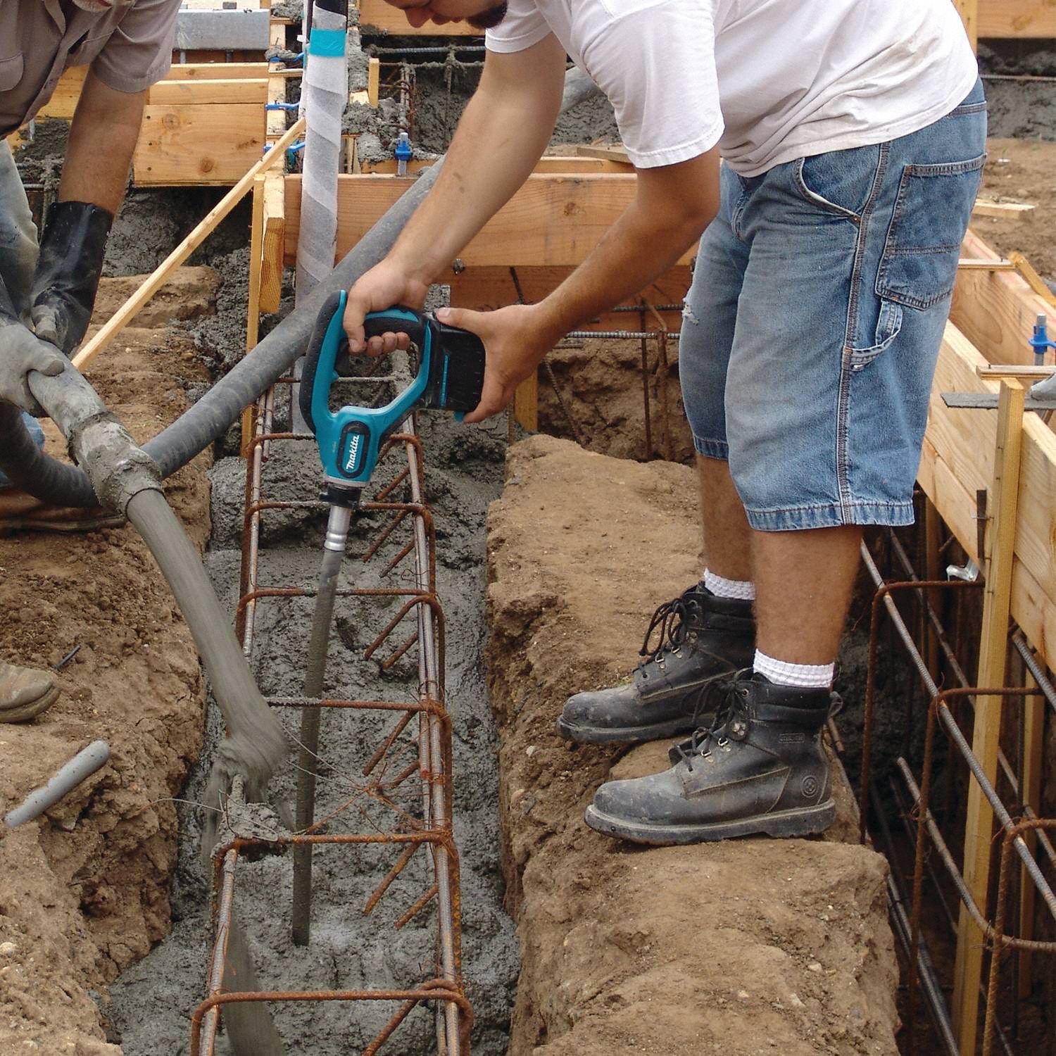 MAKITA Cordless Concrete Vibrator Handheld, 18V DC, 96 in Lg, 1 in Dia