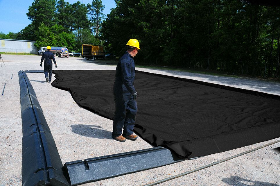 ULTRATECH Spill Containment Berm 660 in L x 660 in W x 6 in H, 55 ft x