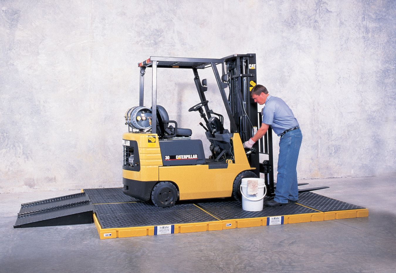 ULTRATECH Spill Pallet Ramp, Black, For Use With Heavy Duty Spill Deck