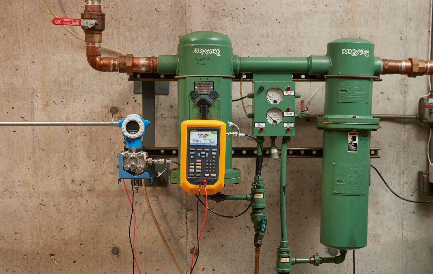 FLUKE Automatic Pressure Calibrator Internal Electric Pump, 0 to 30