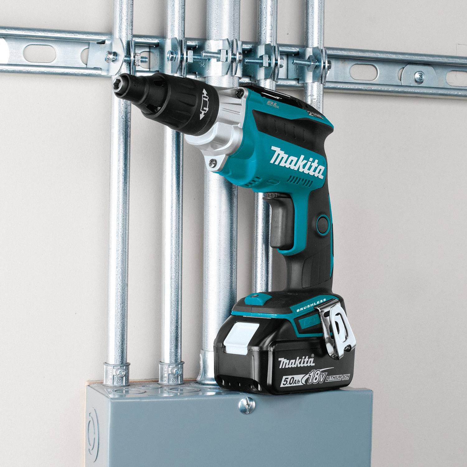 MAKITA Screw Gun Kit, Cordless, 1/4 in Hex Drive Size, 2,500 RPM