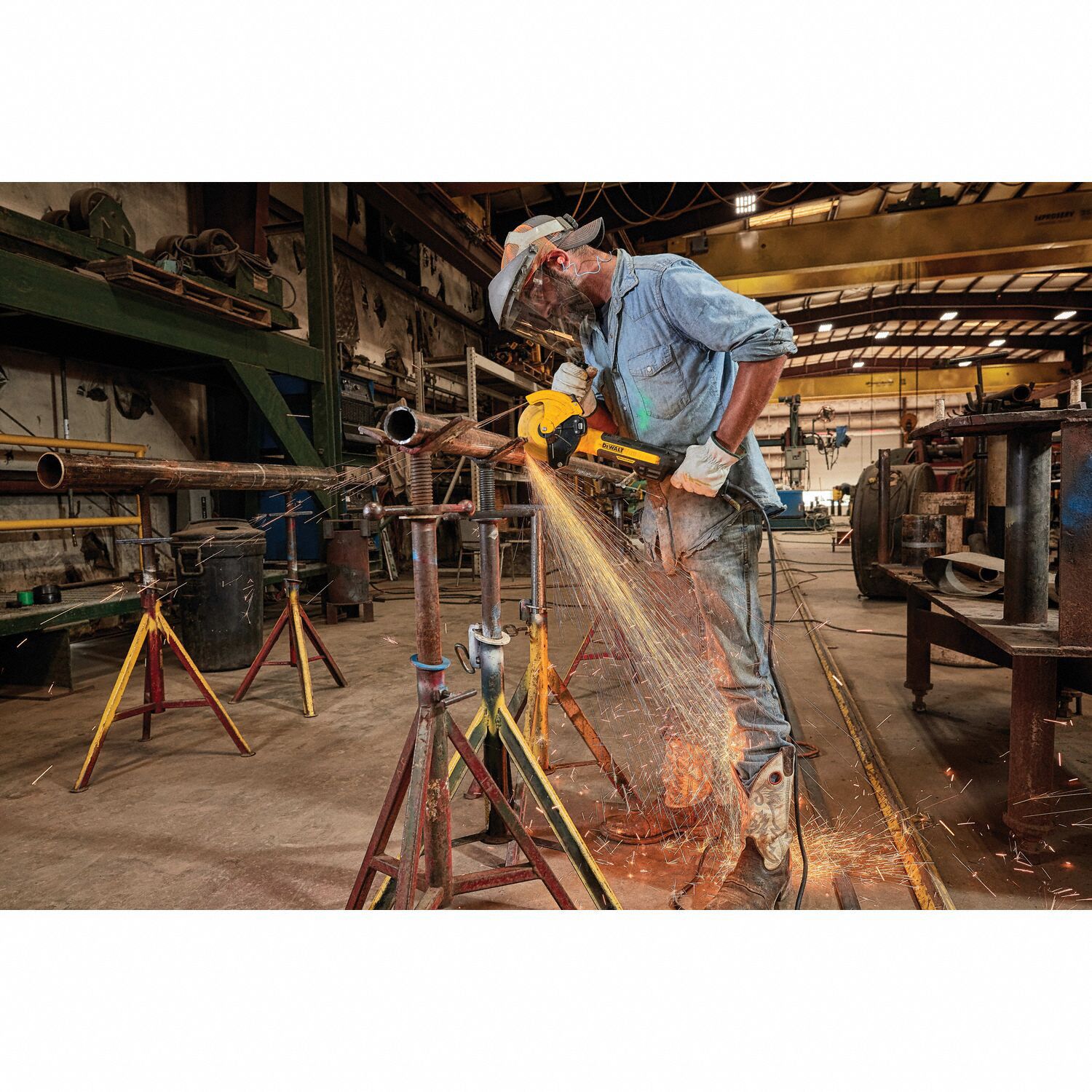 DEWALT Angle Grinder 13 A, 10,500 RPM Max. Speed, Trigger, 6 in Wheel