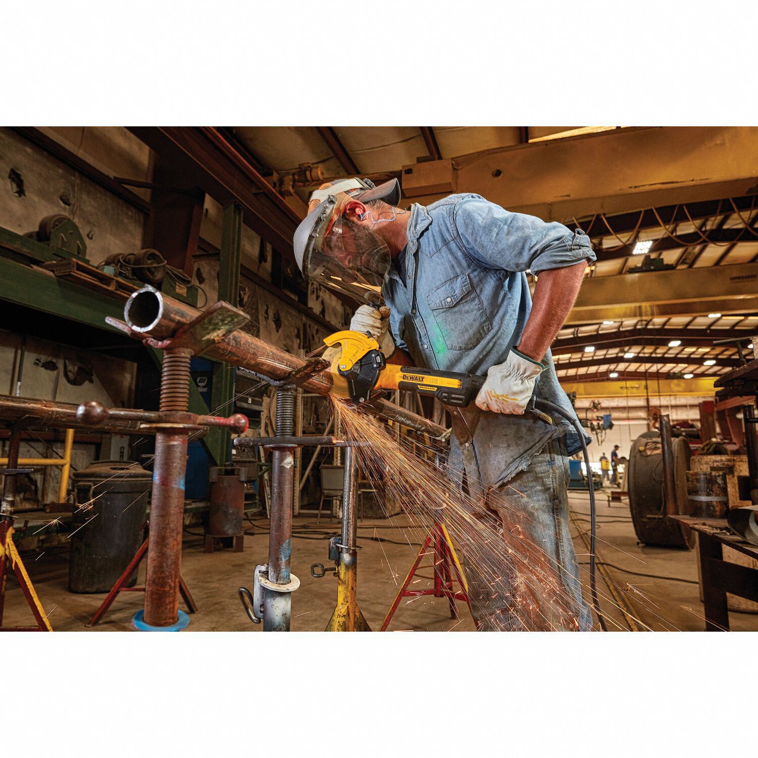 DEWALT Angle Grinder 13 A, 10,500 RPM Max. Speed, Trigger, 6 in Wheel