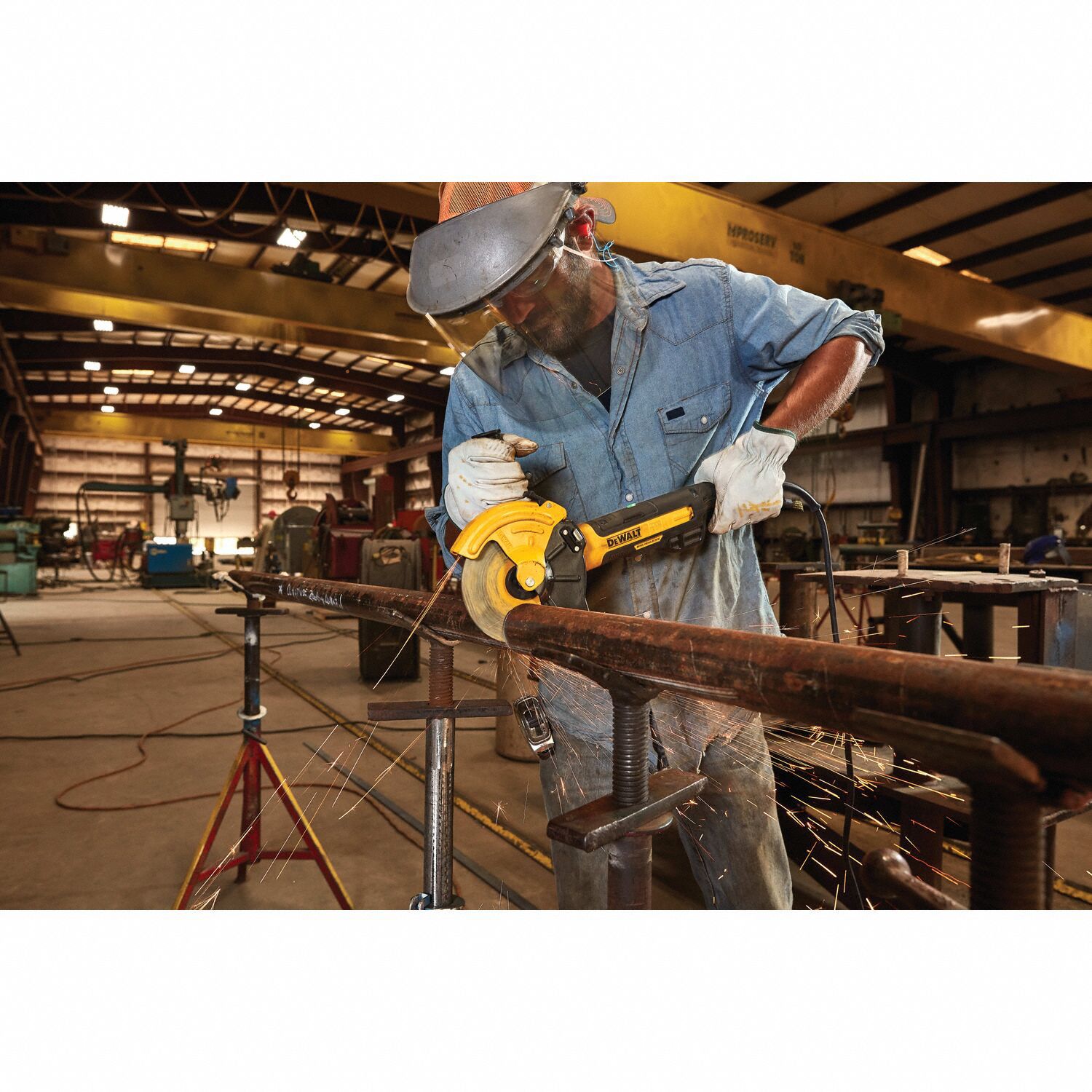 DEWALT Angle Grinder 13 A, 10,500 RPM Max. Speed, Trigger, 6 in Wheel