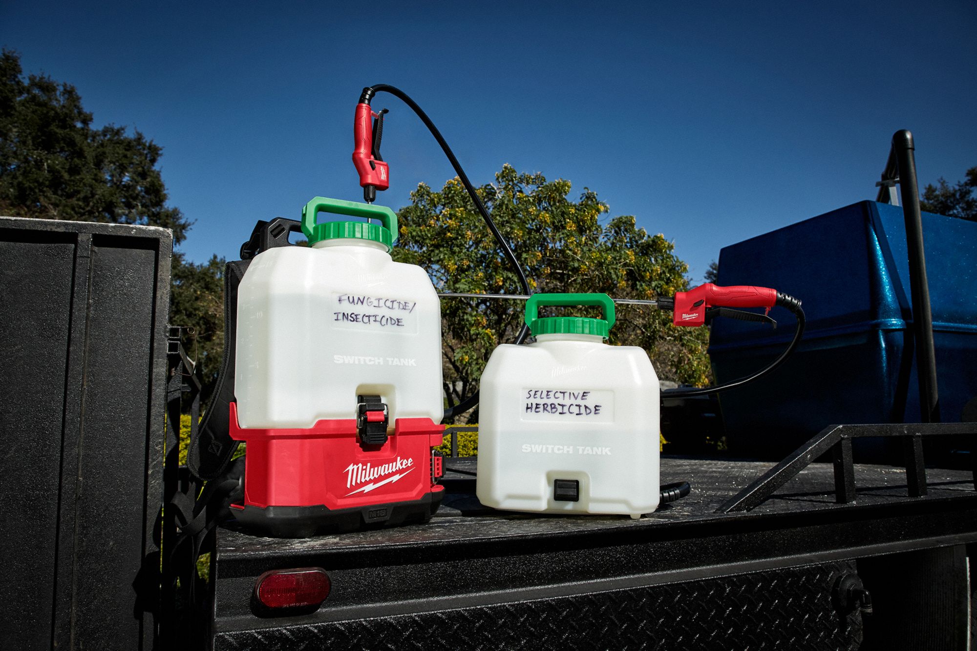 MILWAUKEE Backpack Sprayer 4 gal Sprayer Tank Capacity, HDPE, In Tank