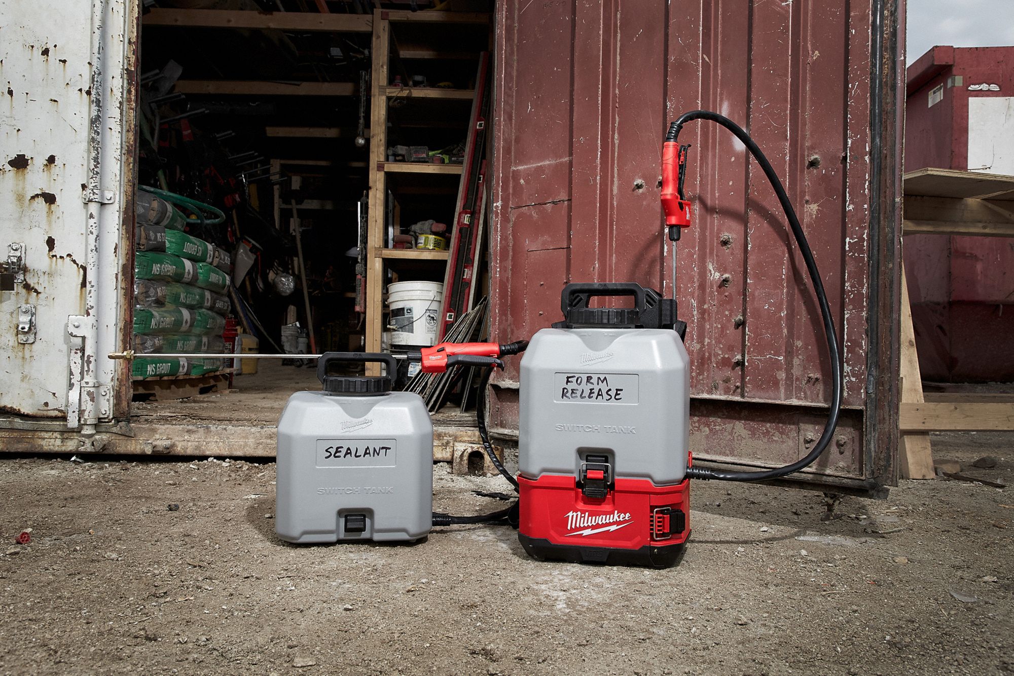 MILWAUKEE Backpack Sprayer Kit 4 gal Sprayer Tank Capacity, HDPE, In