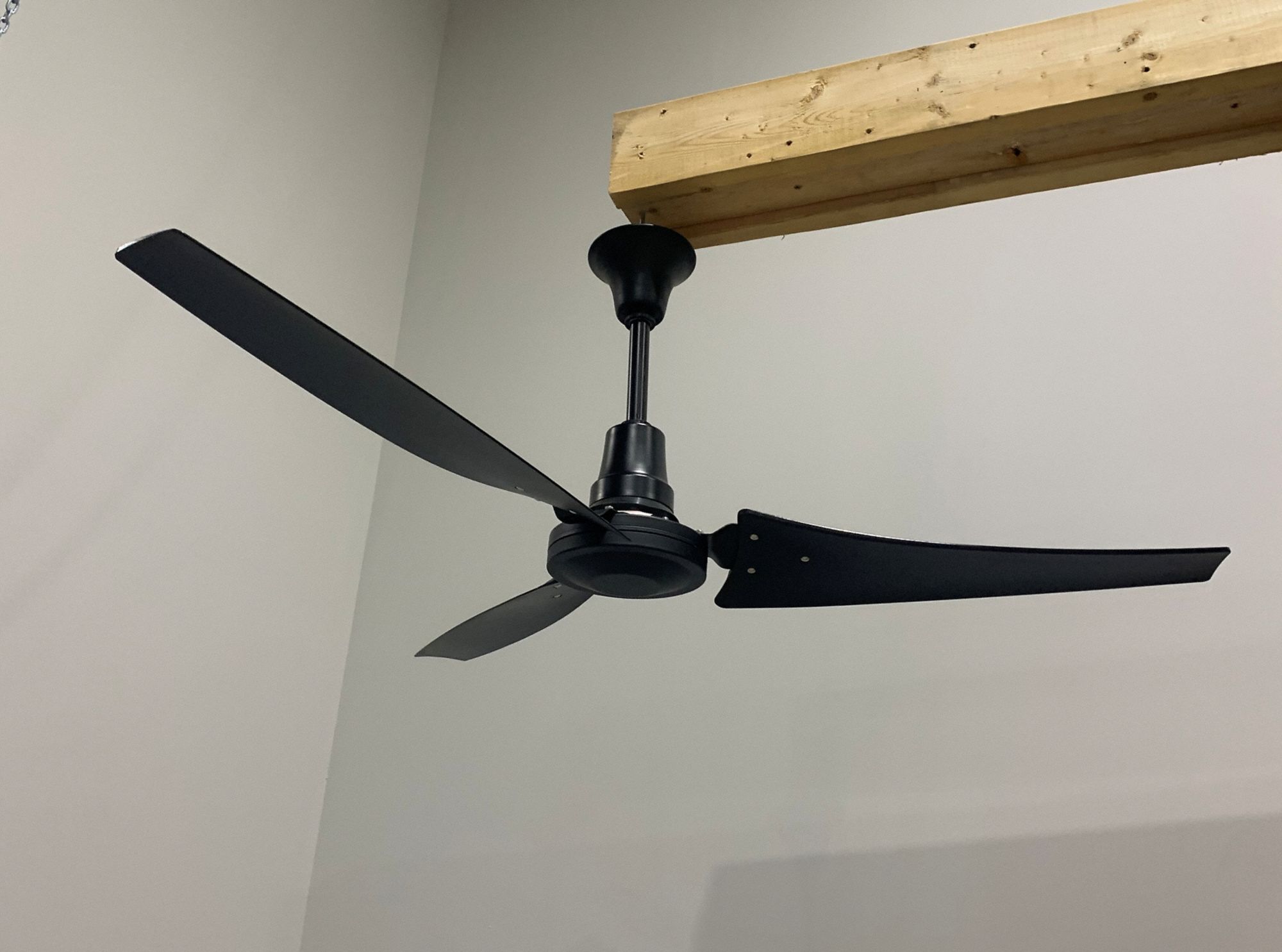 Light-Duty Indoor/Outdoor Industrial Ceiling Fan: 56 in Blade Dia, Variable Speeds, 5344 cfm