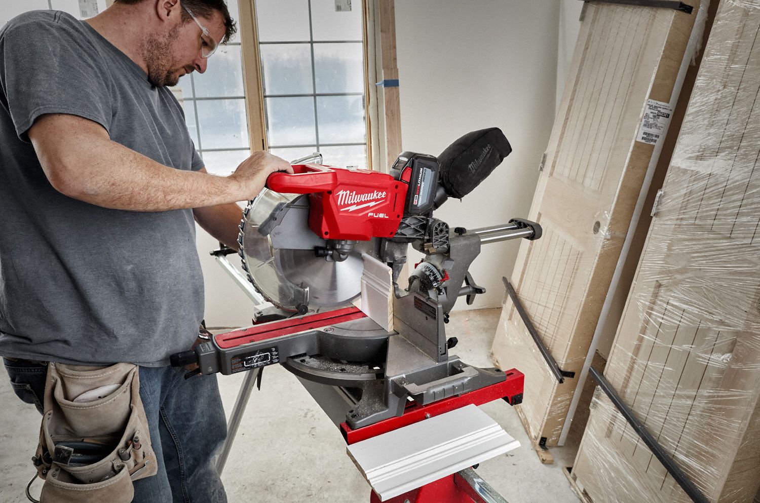 milwaukee 12 inch cordless miter saw