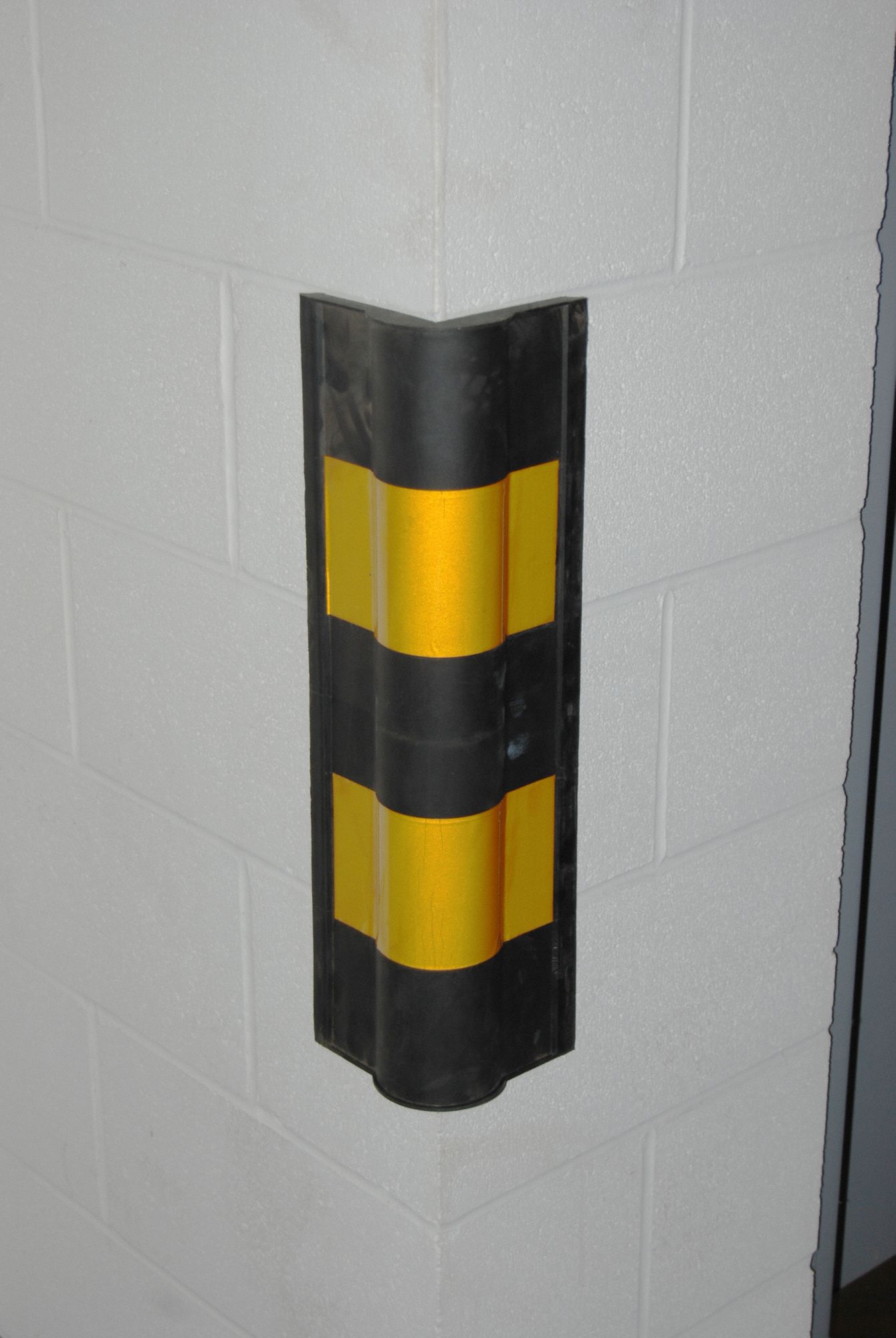 GRAINGER APPROVED Corner Guard, Molded Rubber, 20 in Height, 5 1/2 in