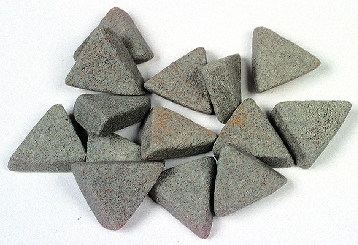 5UJX1 - Ceramic Media Triangle 5/16 x 7/8 