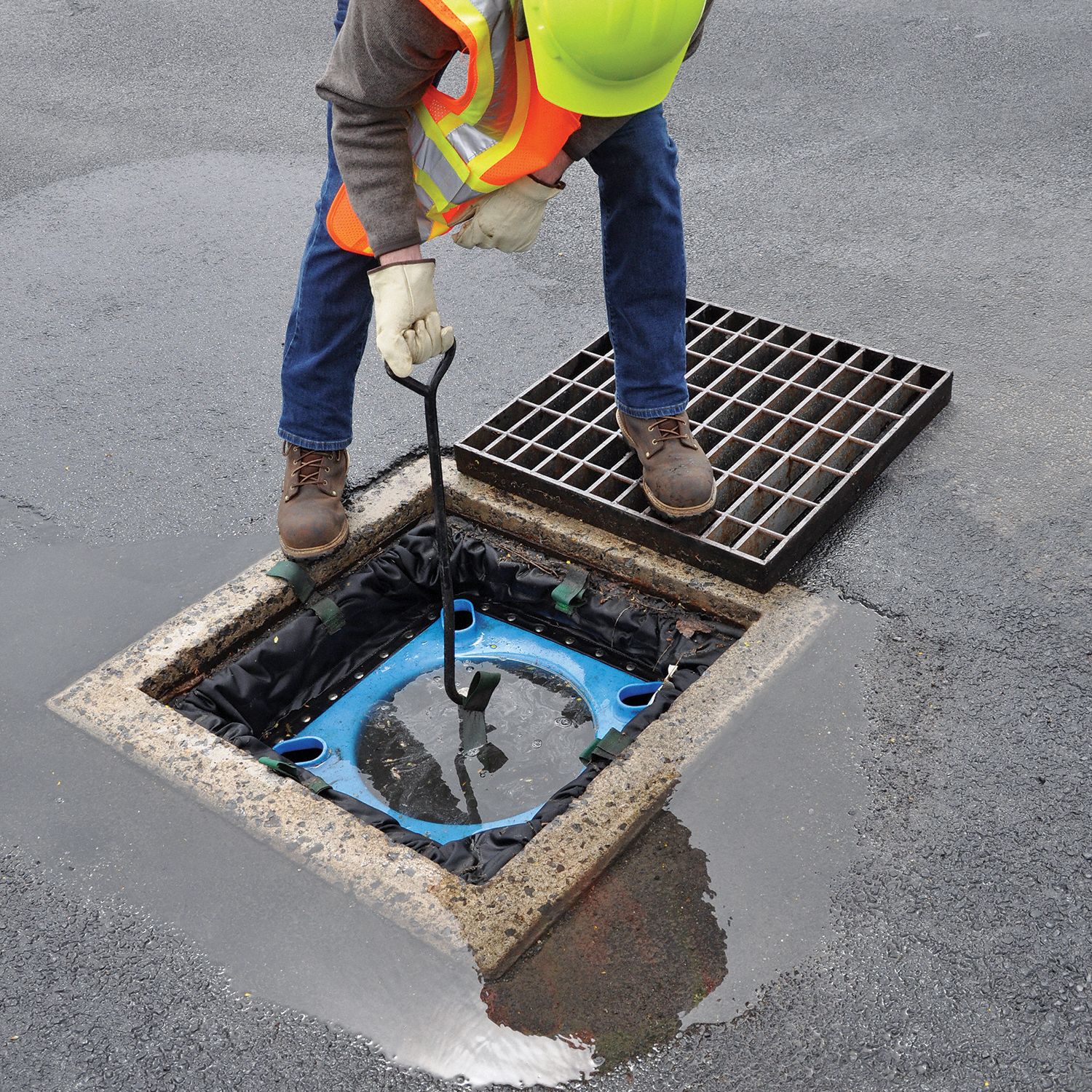 PIG Storm Drain Filter System 32 in L x 32 in W x 16 1/2 in H, Debris